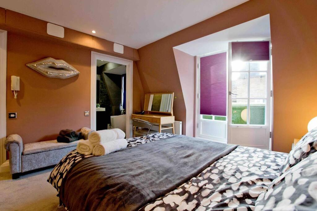 3 Bedroom Modern Townhouse * London