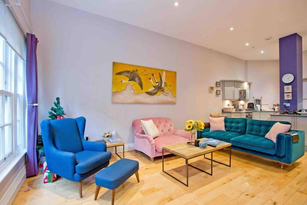 3 Bedroom Modern Townhouse *