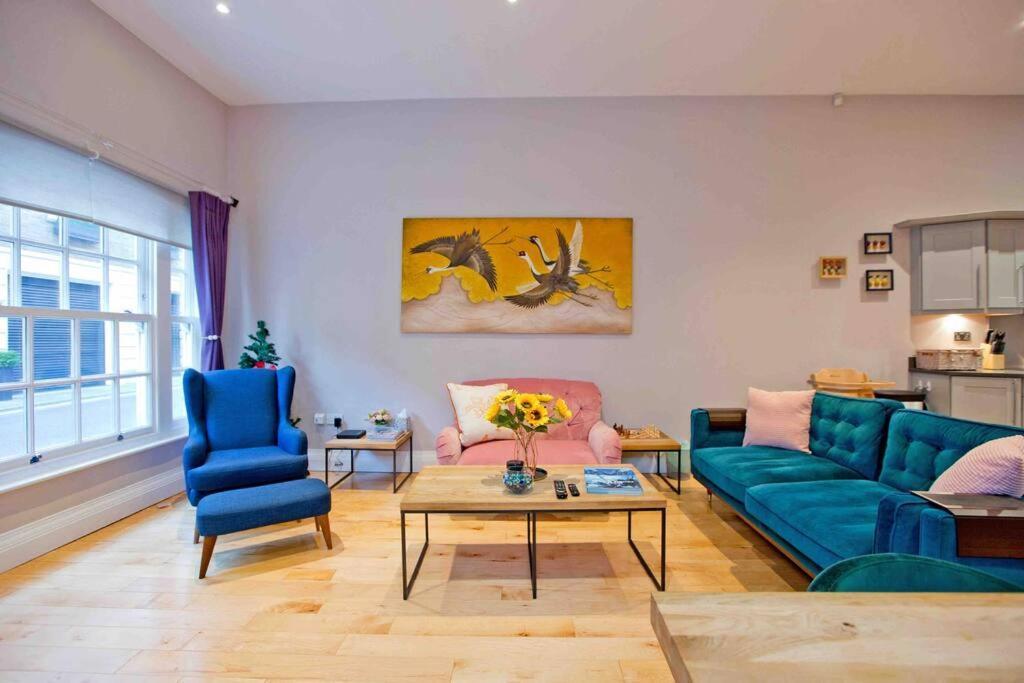 3 Bedroom Modern Townhouse * London