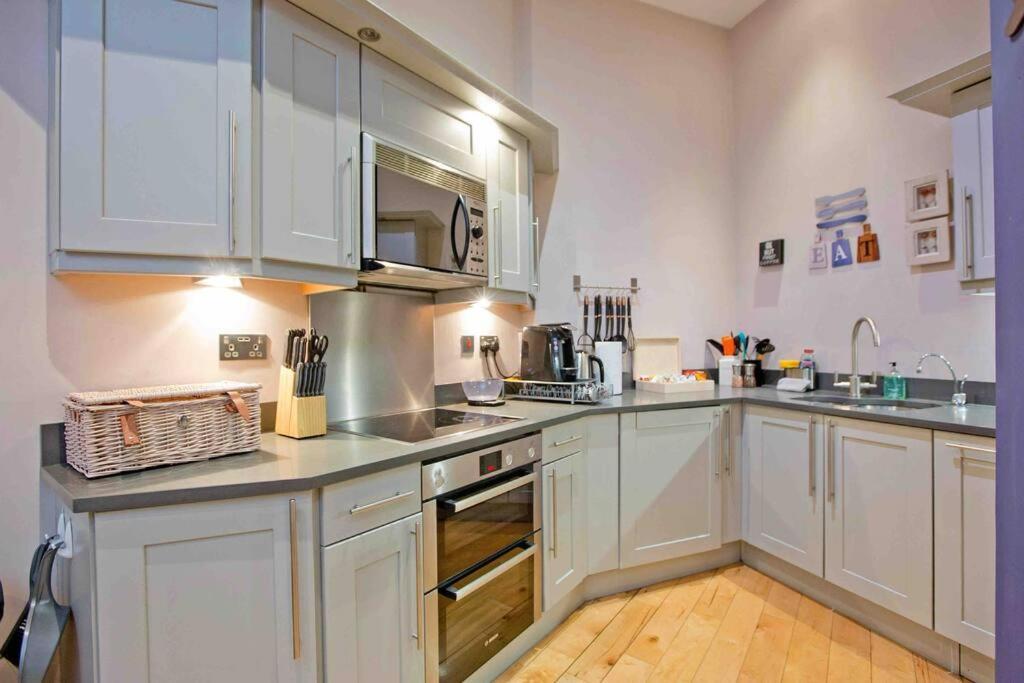 3 Bedroom Modern Townhouse London