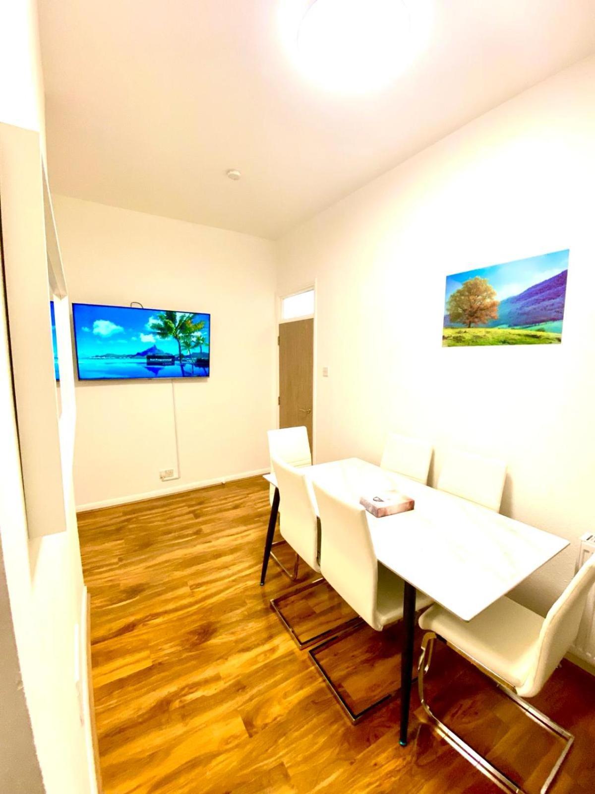 Beautiful Two Bedroom Flat With Free Car Park In London
