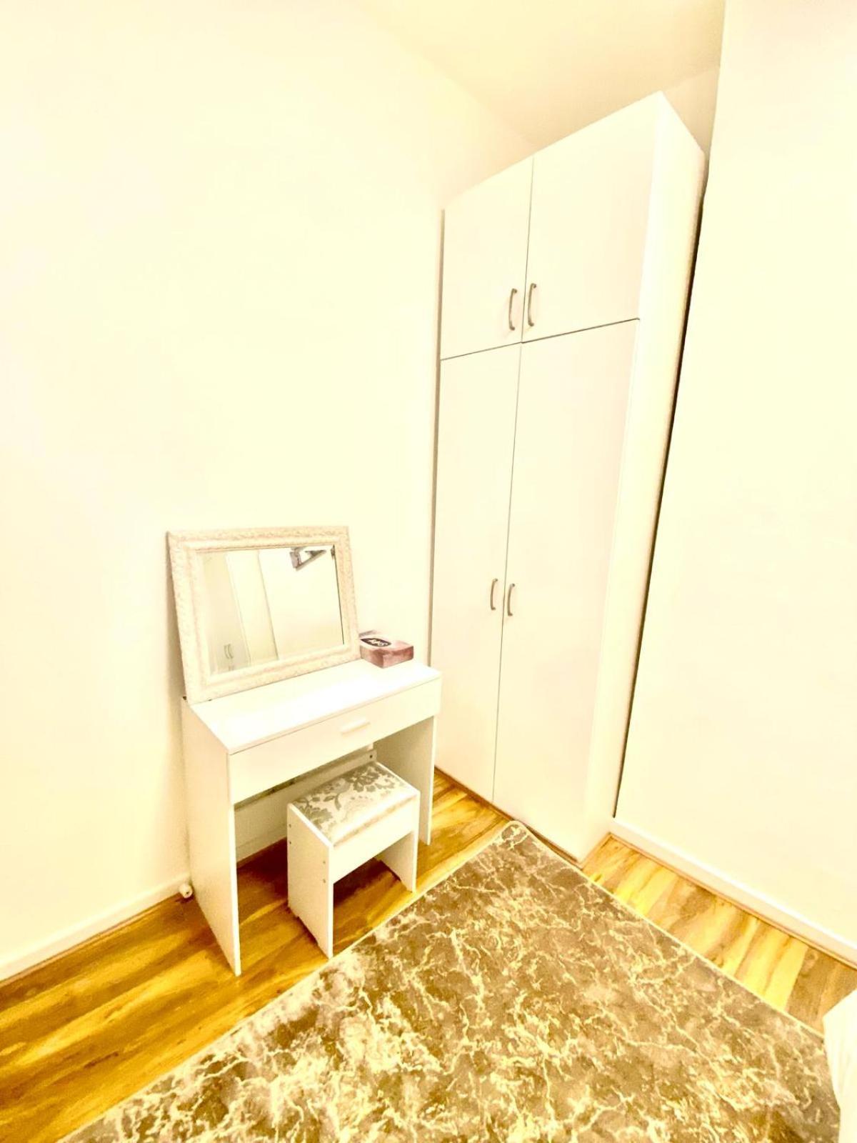 Beautiful Two Bedroom Flat With Free Car Park In * London