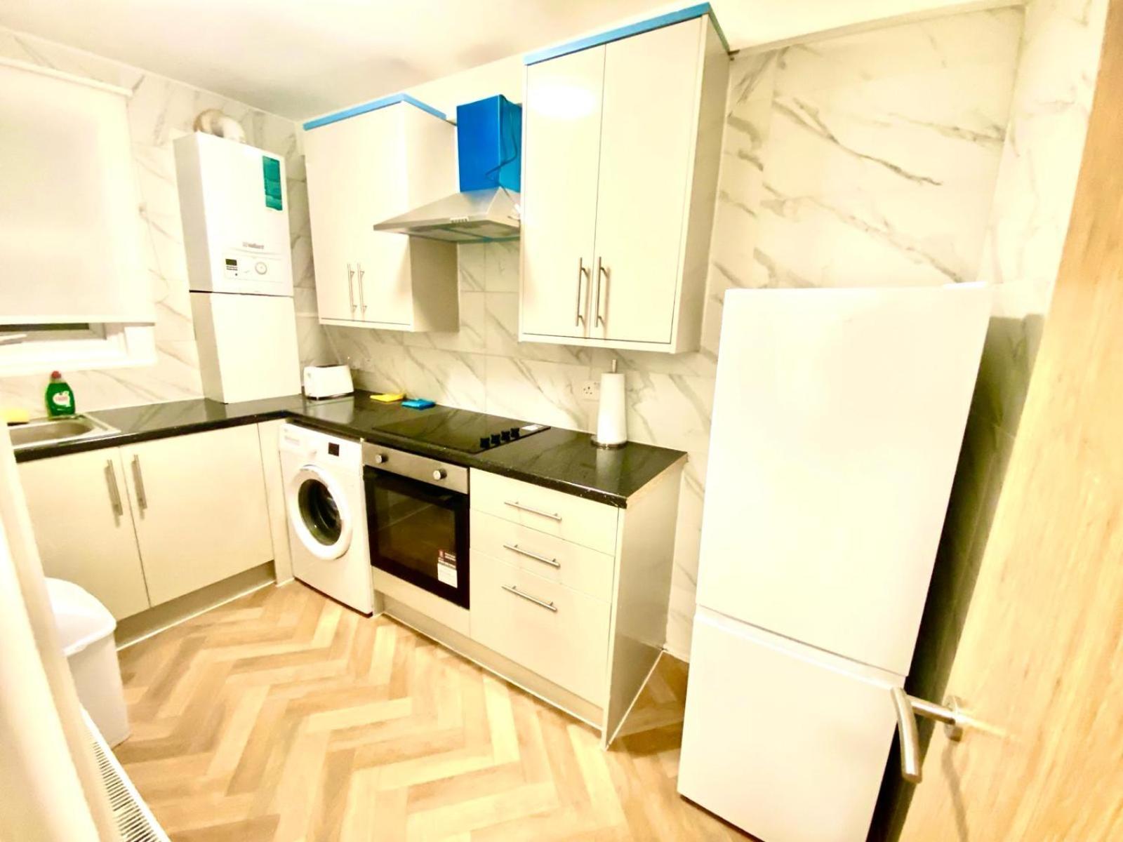 Lägenhet Beautiful Two Bedroom Flat With Free Car Park In