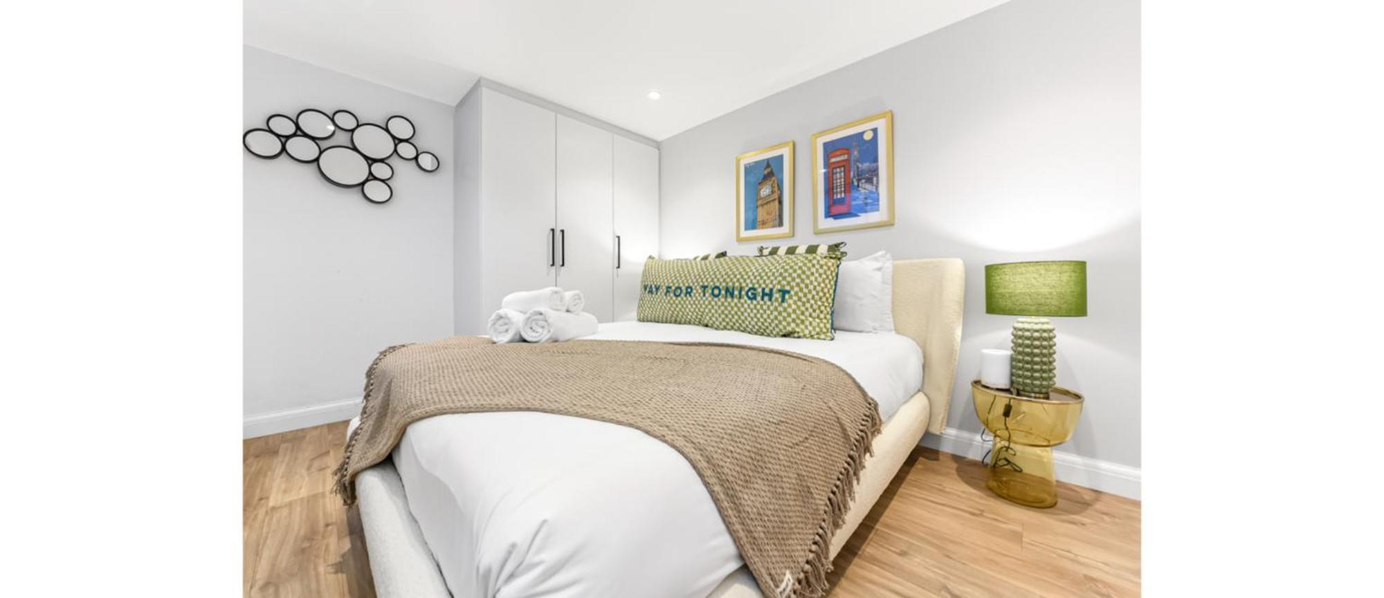 Calling: 2br Flat With Chic Flair Lägenhet