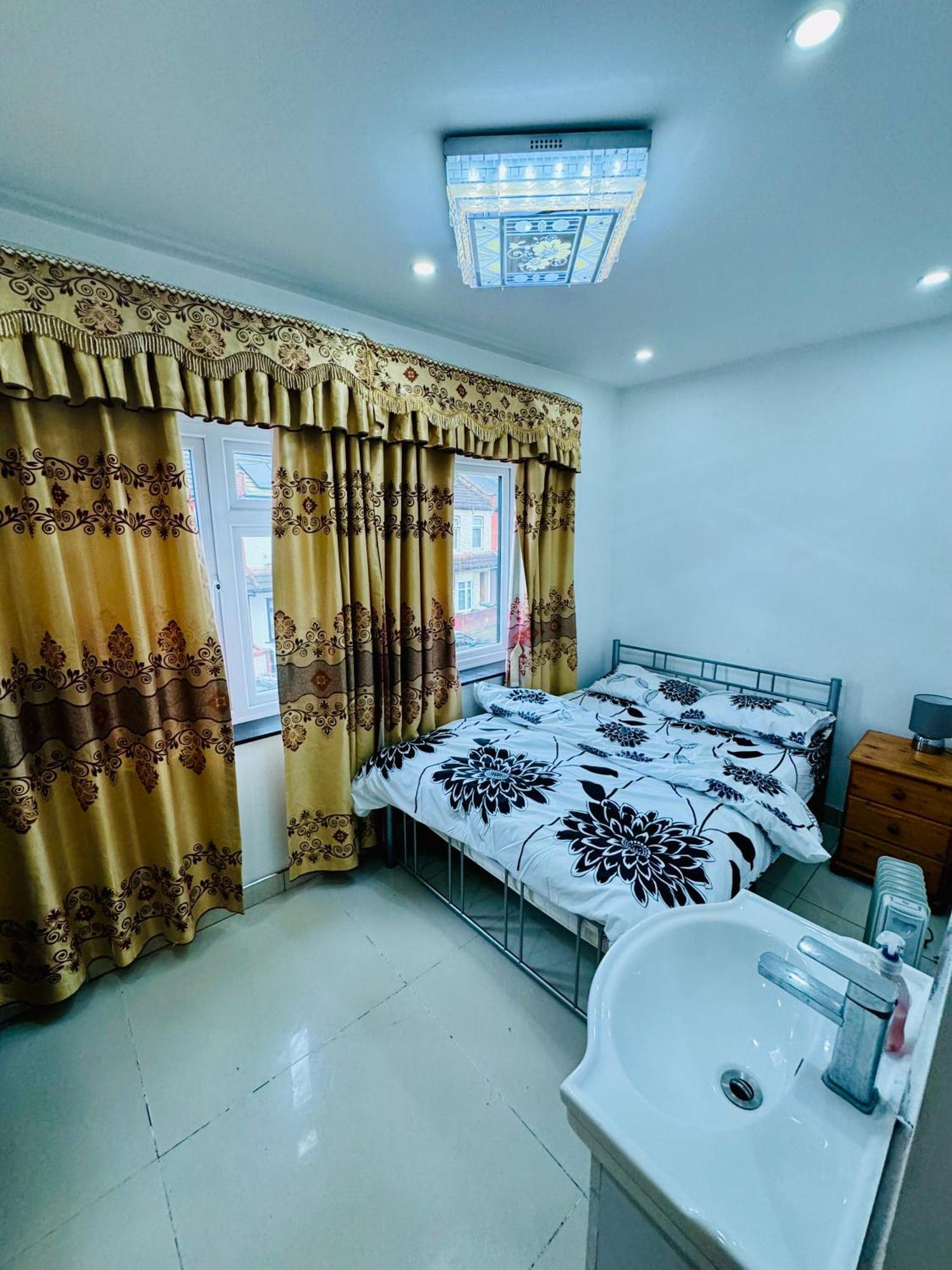 Bed & Breakfast The Great Falcon Londra