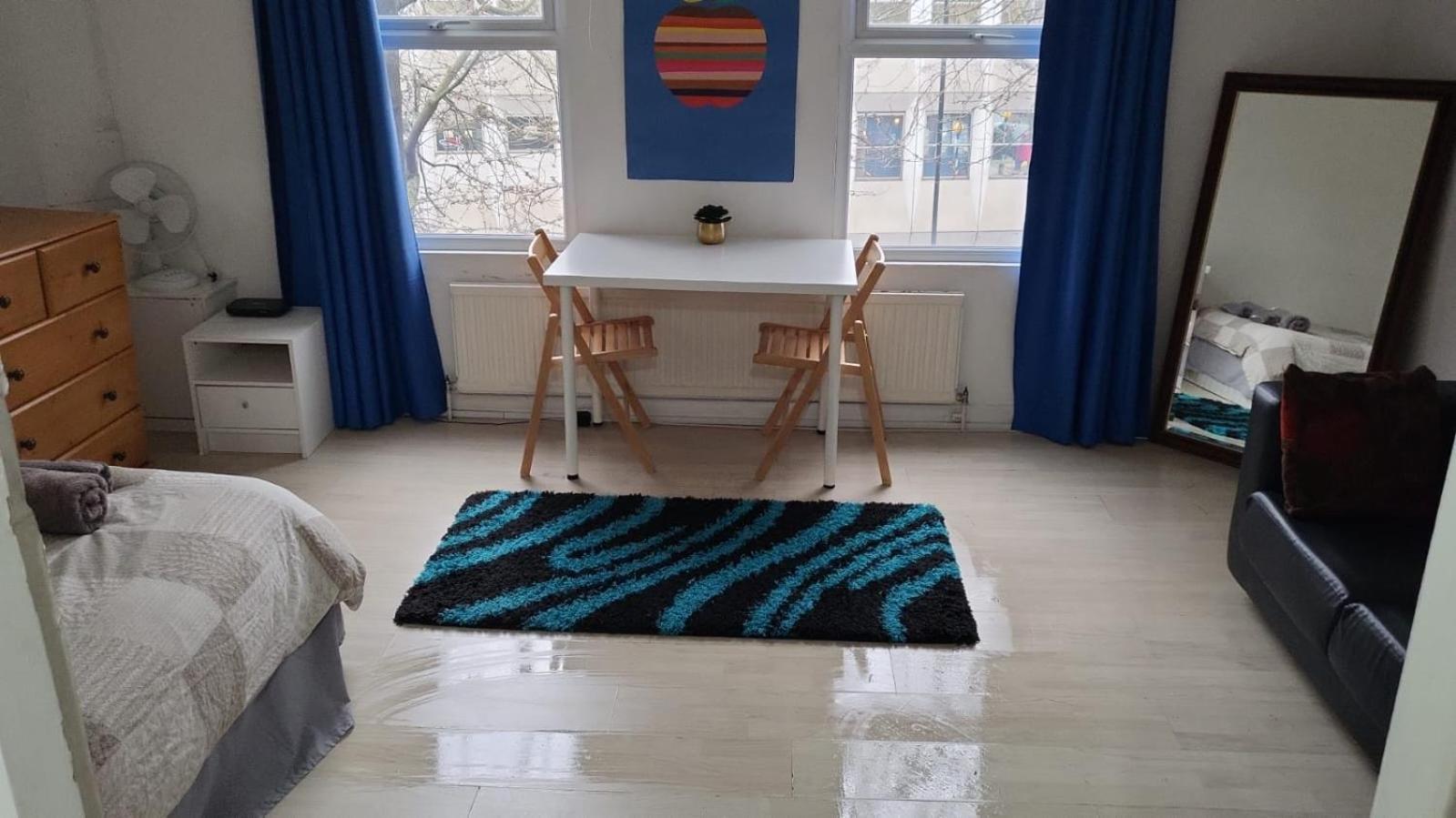 Renovated Family With Shared Kitchen And Bathroom In Angel Londen