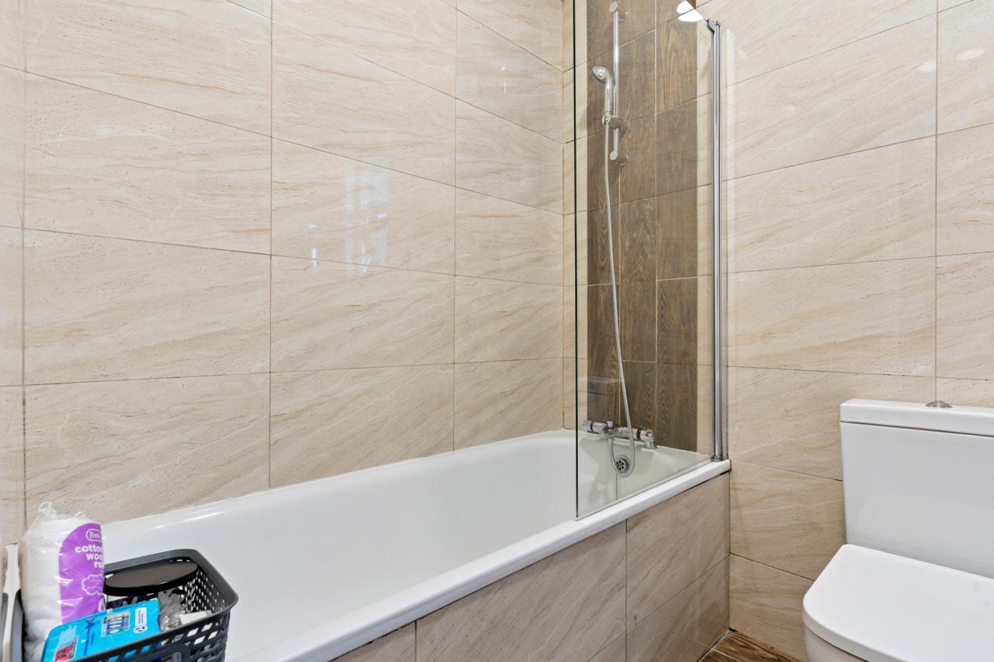 Stylish 2 Bed Near * London