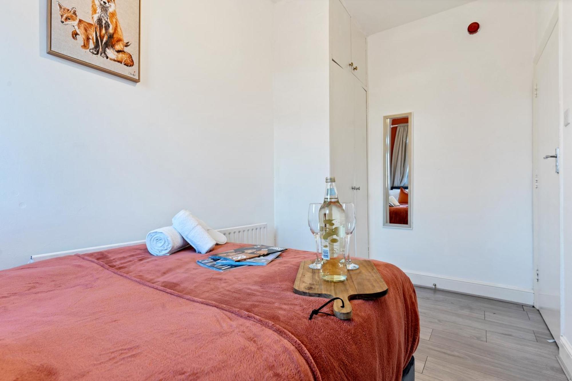 Apartment Stylish 2 Bed Near