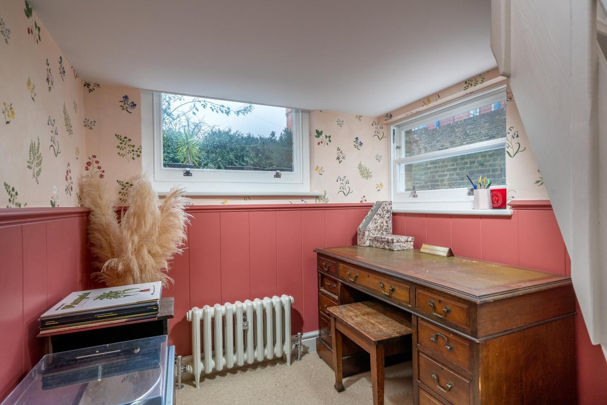Joivy Stylish 2-bed House With Private Garden In Hackney *