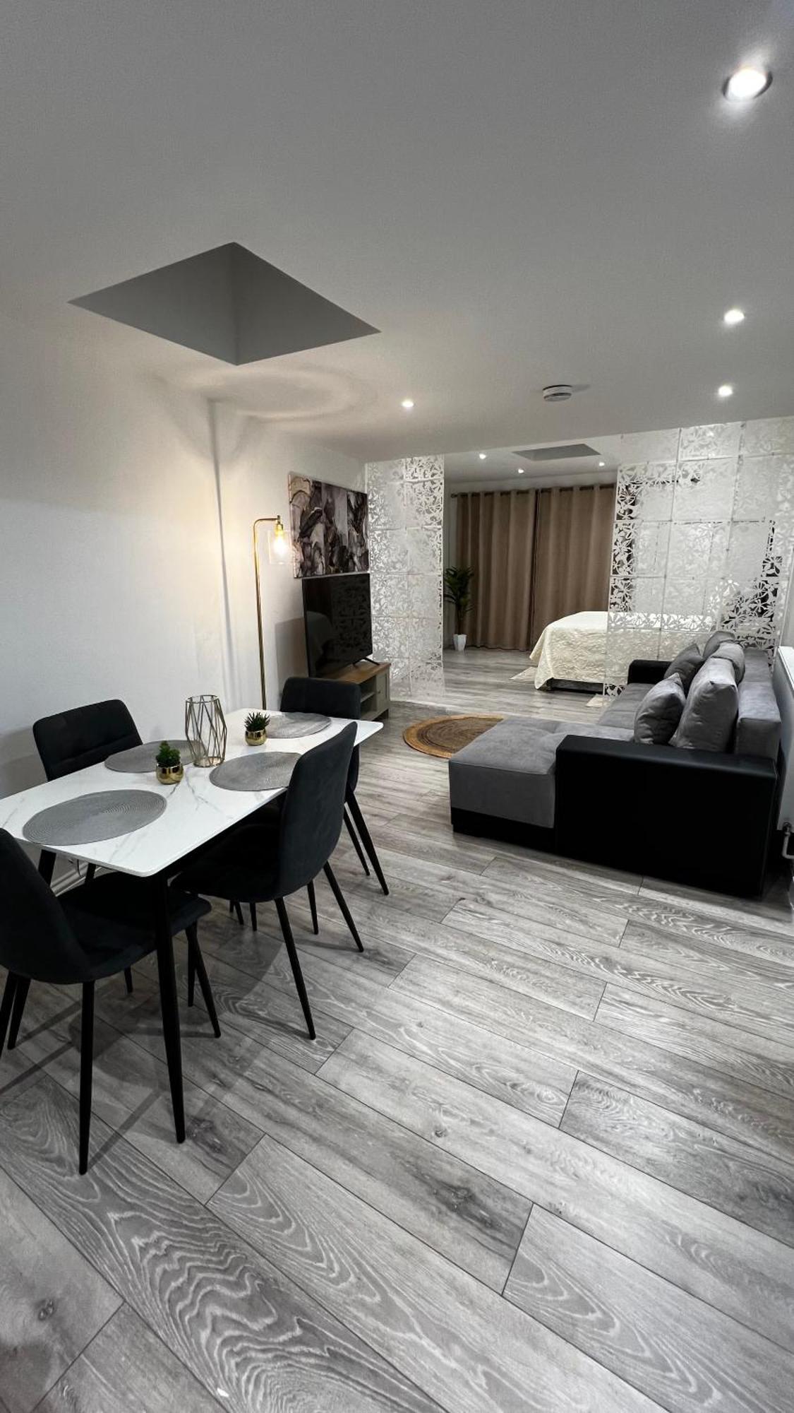 Charming Bedroom Flat Lejlighed *
