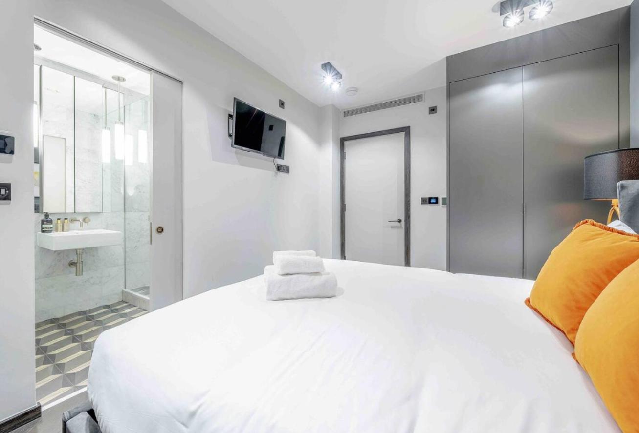 Newly Redecorated Soho Flat Appartement Londen