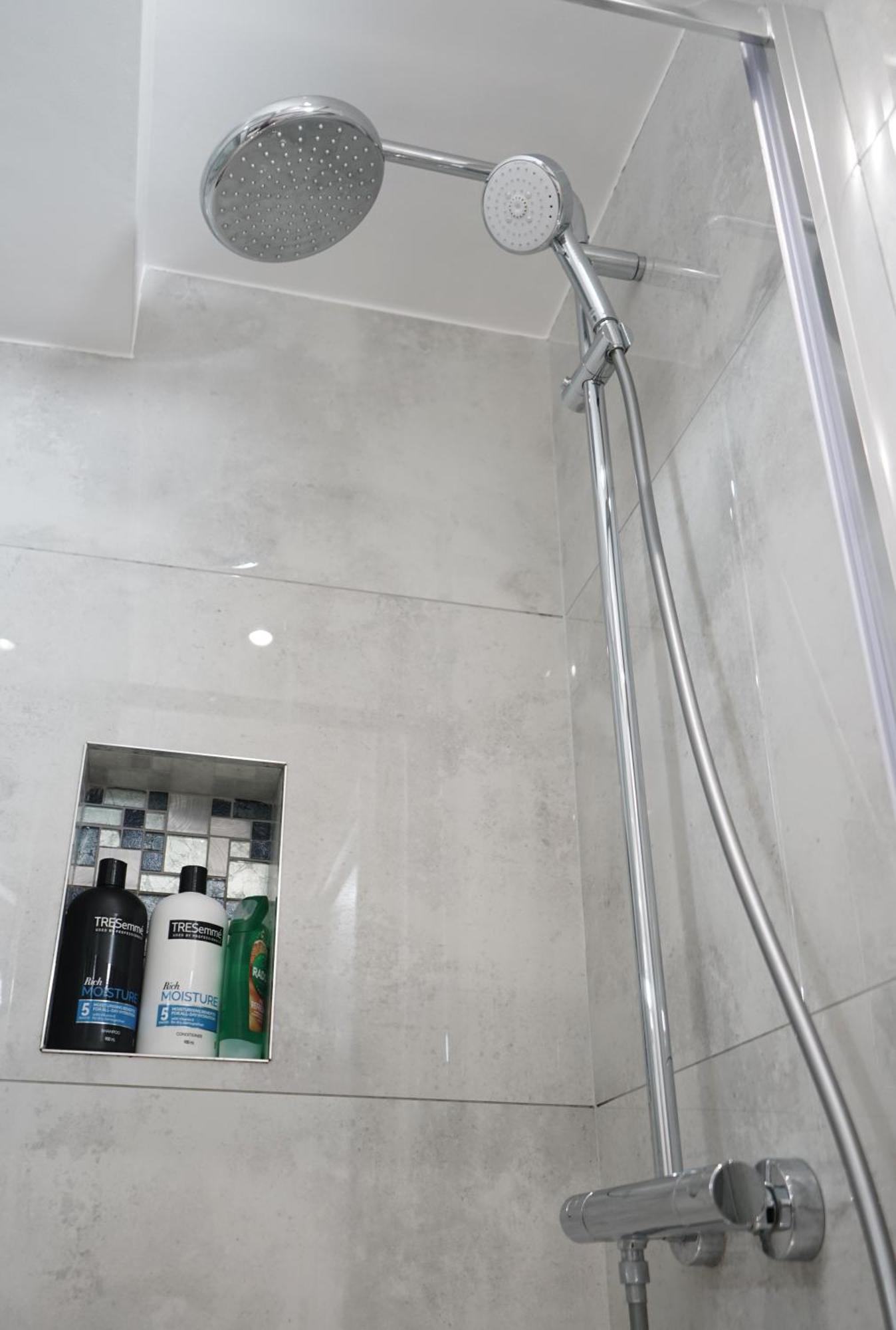 Luxury House Sleeps 13, 2 Minutes To Metro Hébergement de vacances Londres