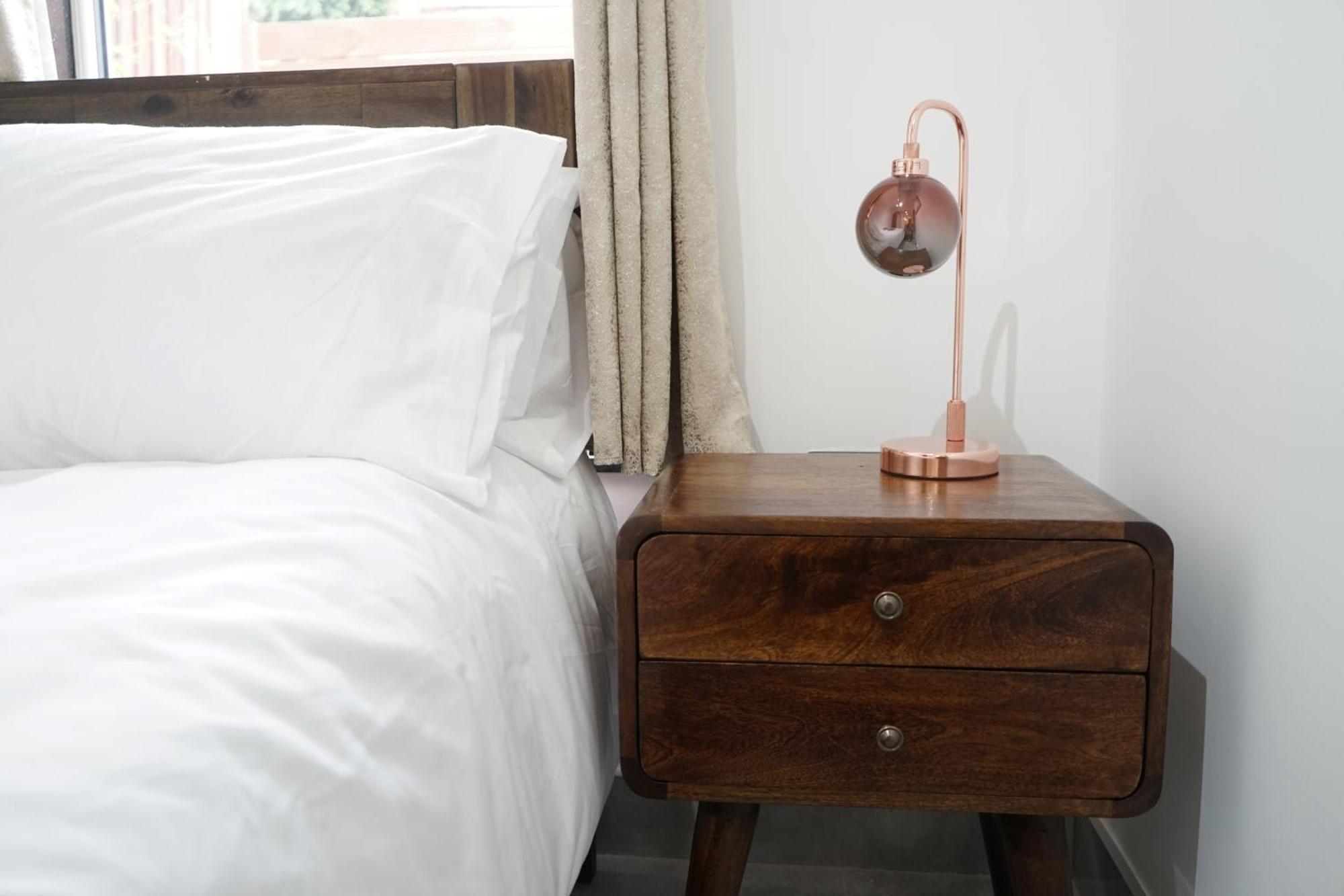 Luxury House Sleeps 13, 2 Minutes To Metro Londres