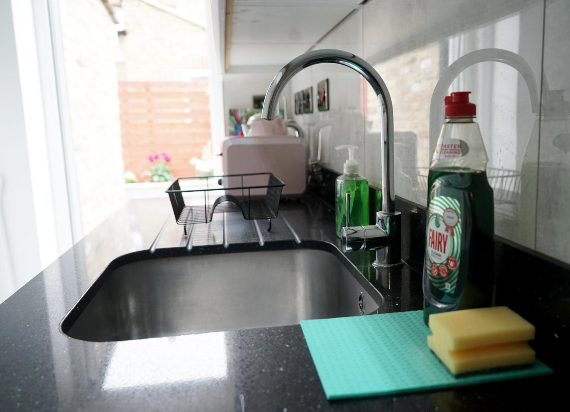 Luxury House Sleeps 13, 2 Minutes To Metro Londres
