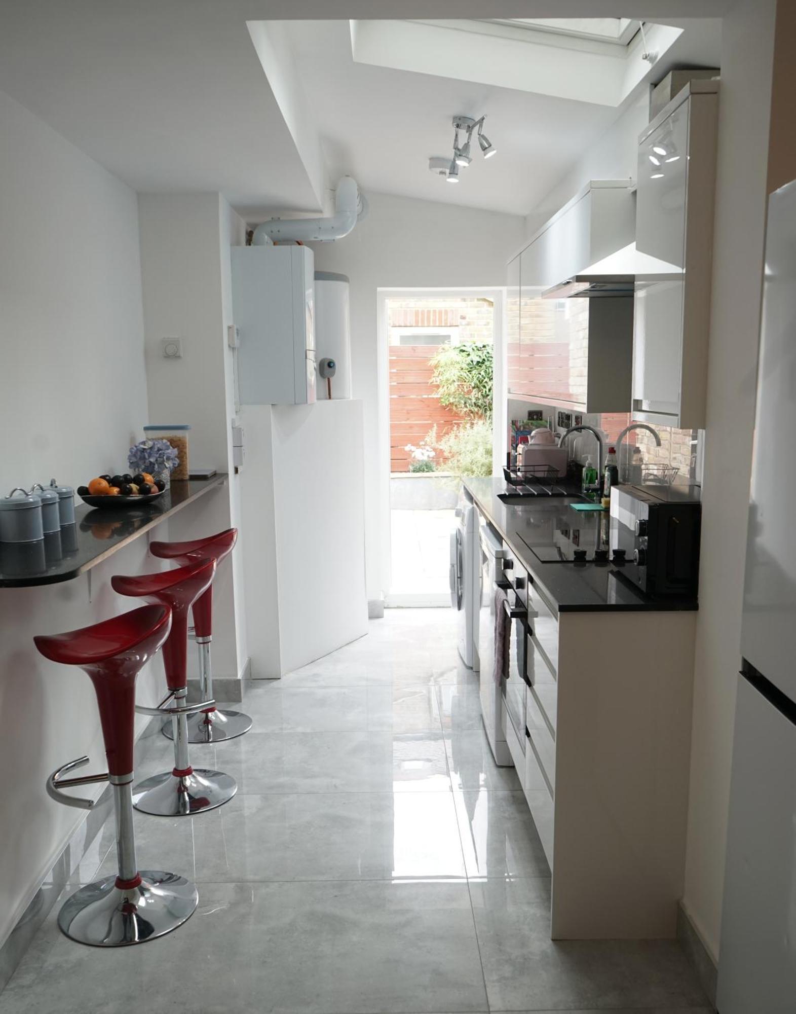 Luxury House Sleeps 13, 2 Minutes To Metro Hébergement de vacances