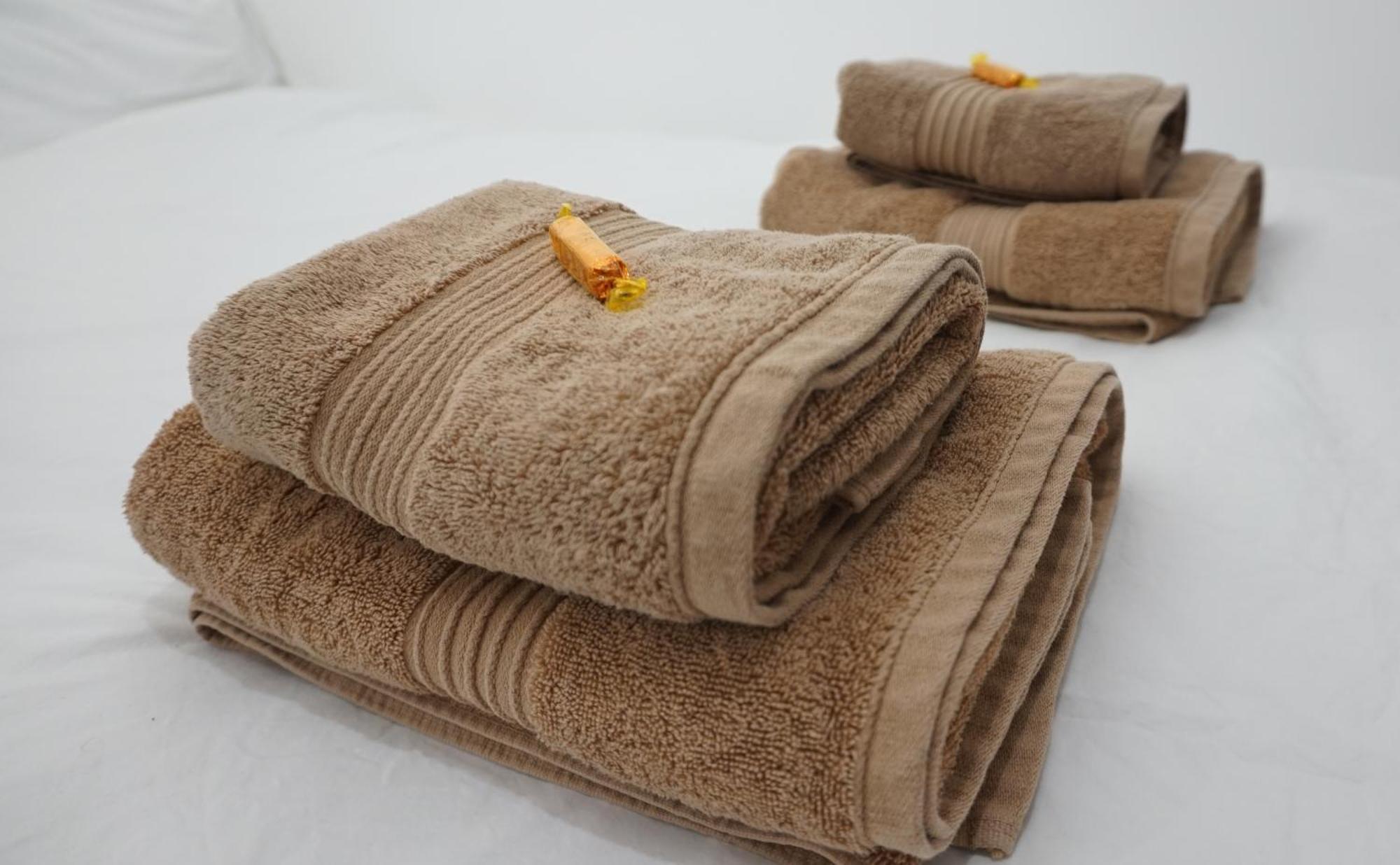 Semesterbostad Luxury House Sleeps 13, 2 Minutes To Metro *