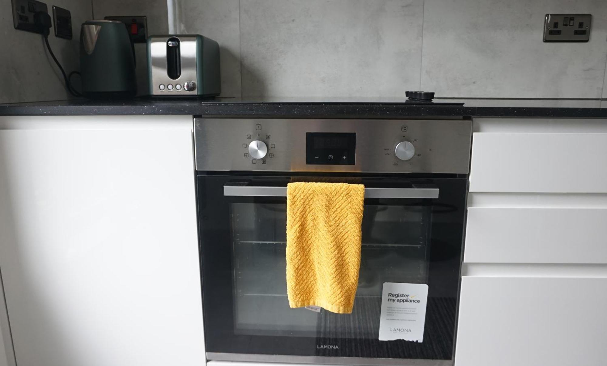 Luxury House Sleeps 13, 2 Minutes To Metro Hébergement de vacances Londres