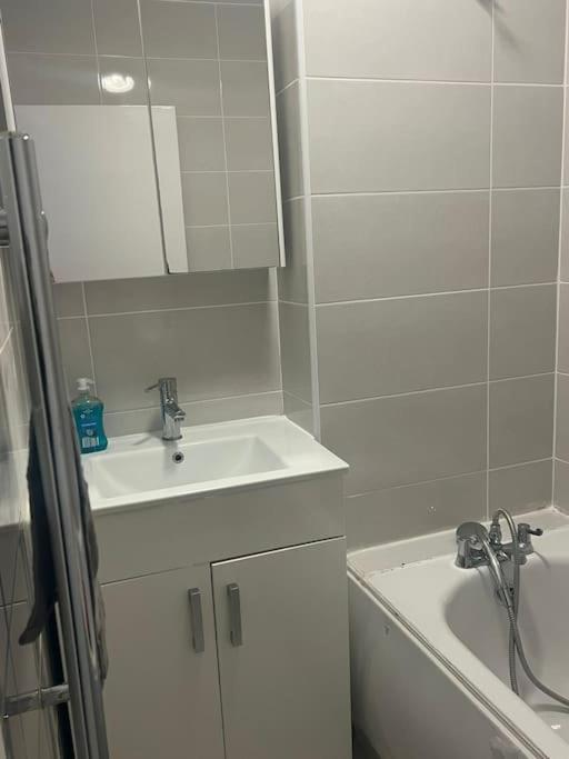 Flat, In Haggerston N1, Apartment *