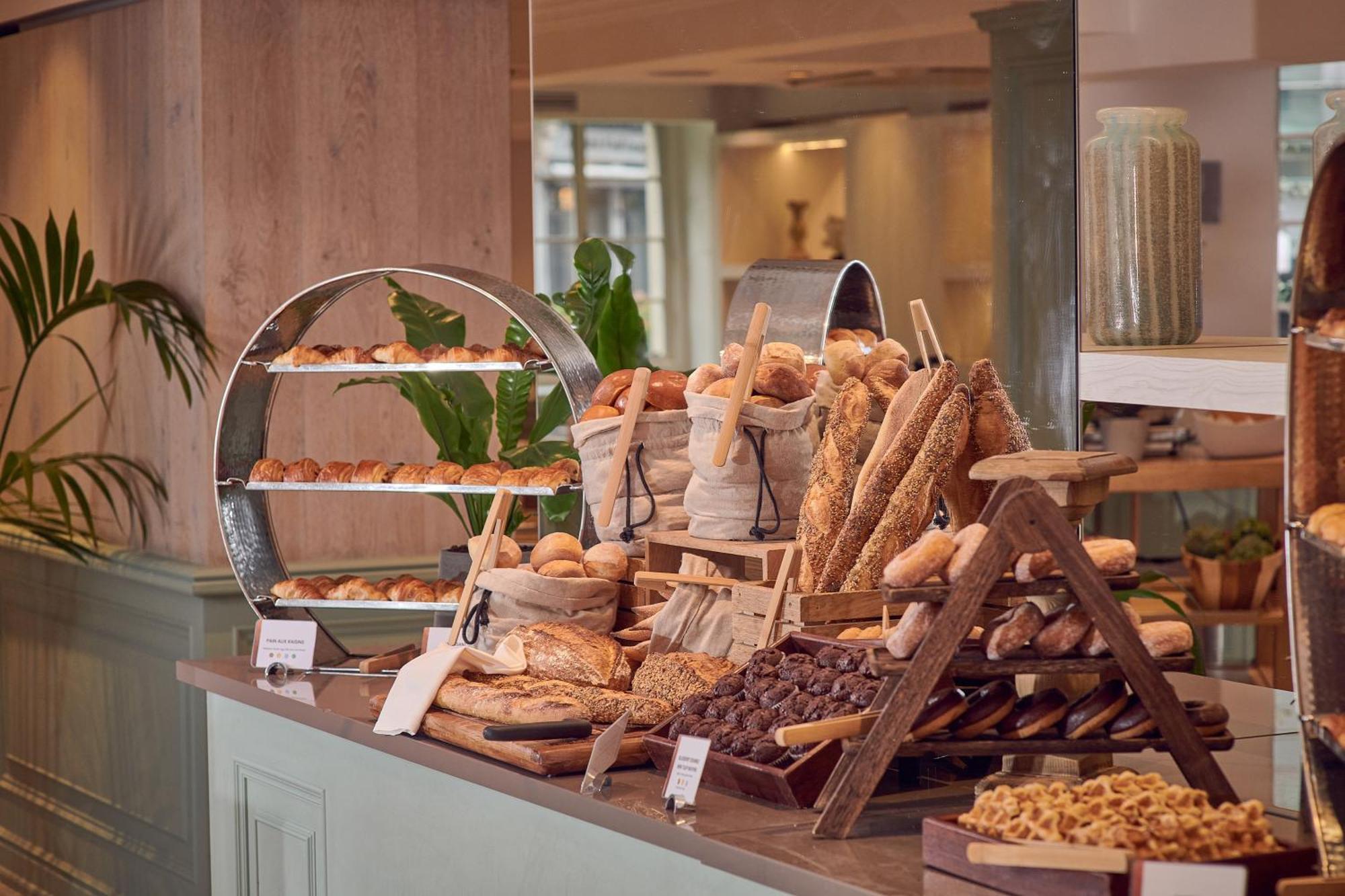 The Level At Melia White House Hotel