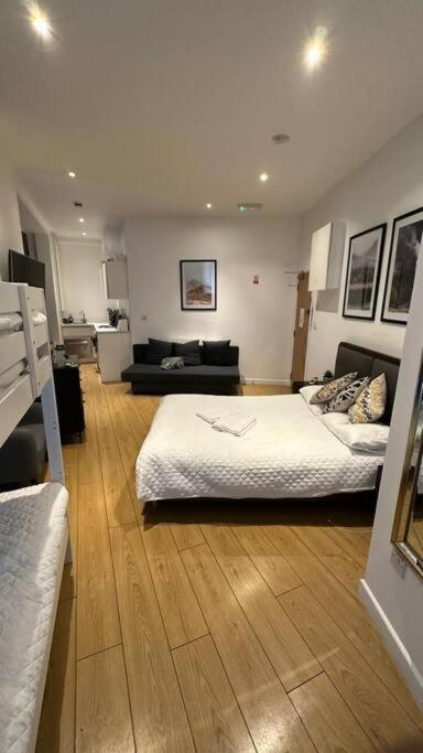 Sleep 6 Piccadilly Grand In Vr5 Appartement Londen
