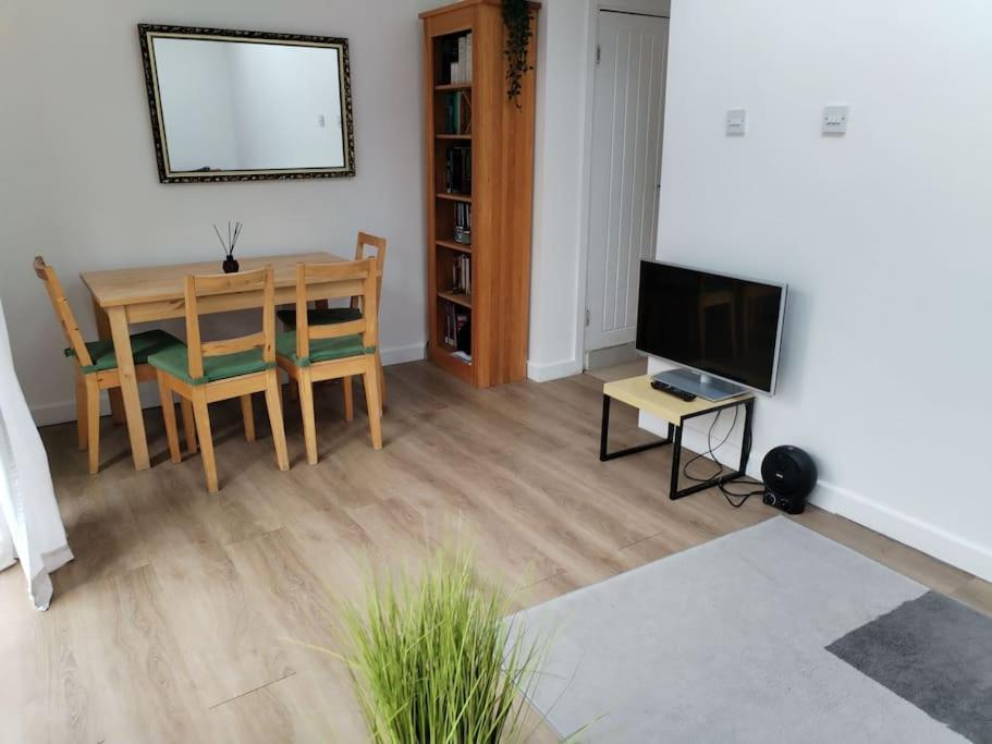 Cosy Near E1 Feriehus London