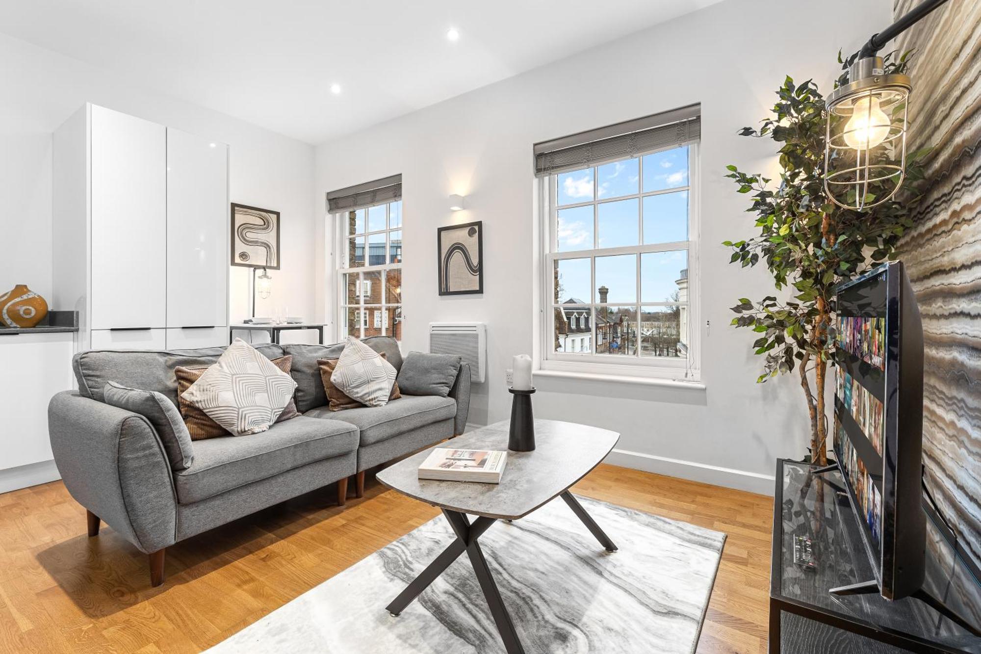 Modern One Bedroom Flat - Near Heathrow, Windsor Castle, Thorpe Park - Staines Tw18 Londra