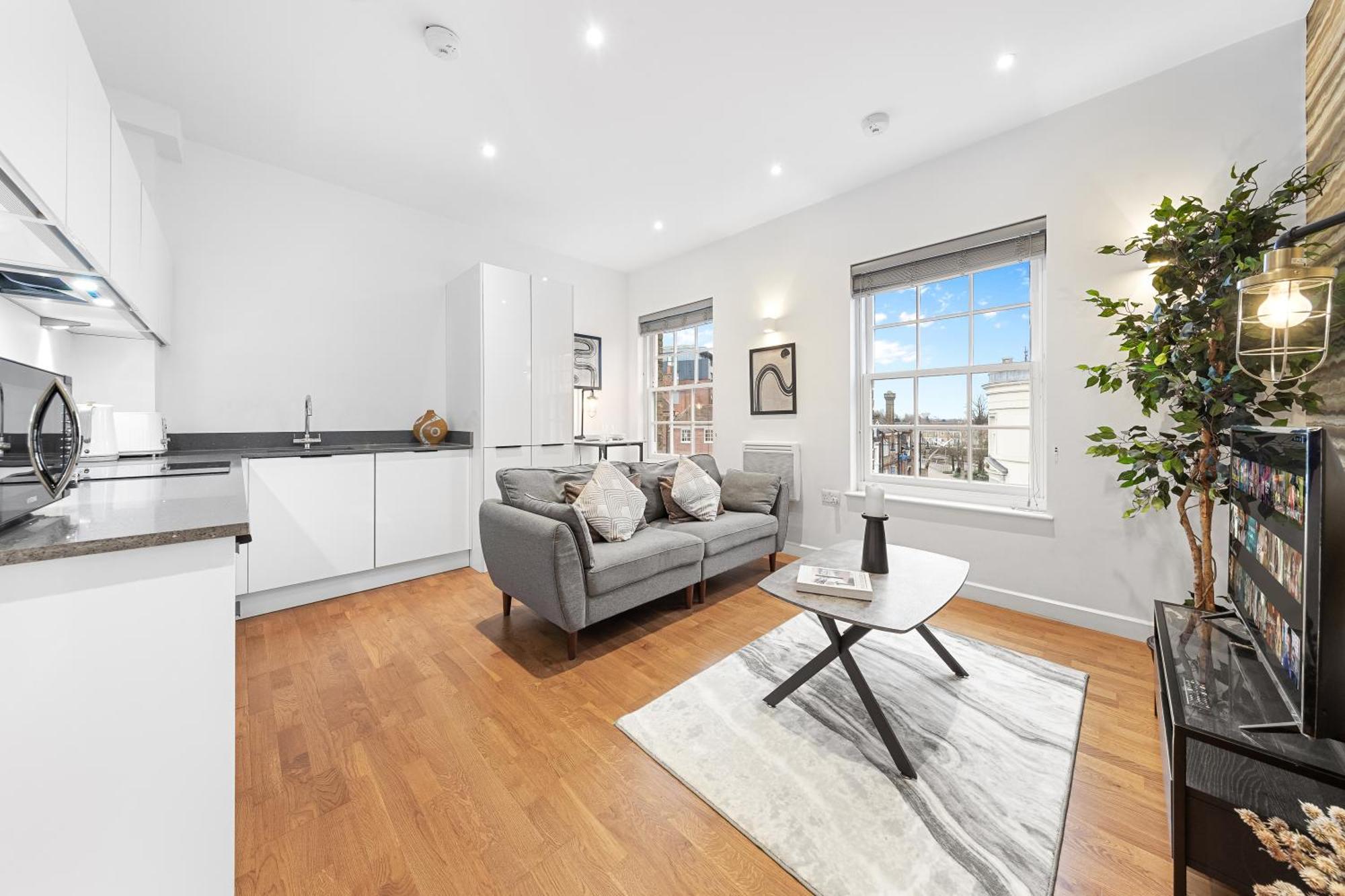 Modern One Bedroom Flat - Near Heathrow, Windsor Castle, Thorpe Park - Staines Tw18 Appartamento *