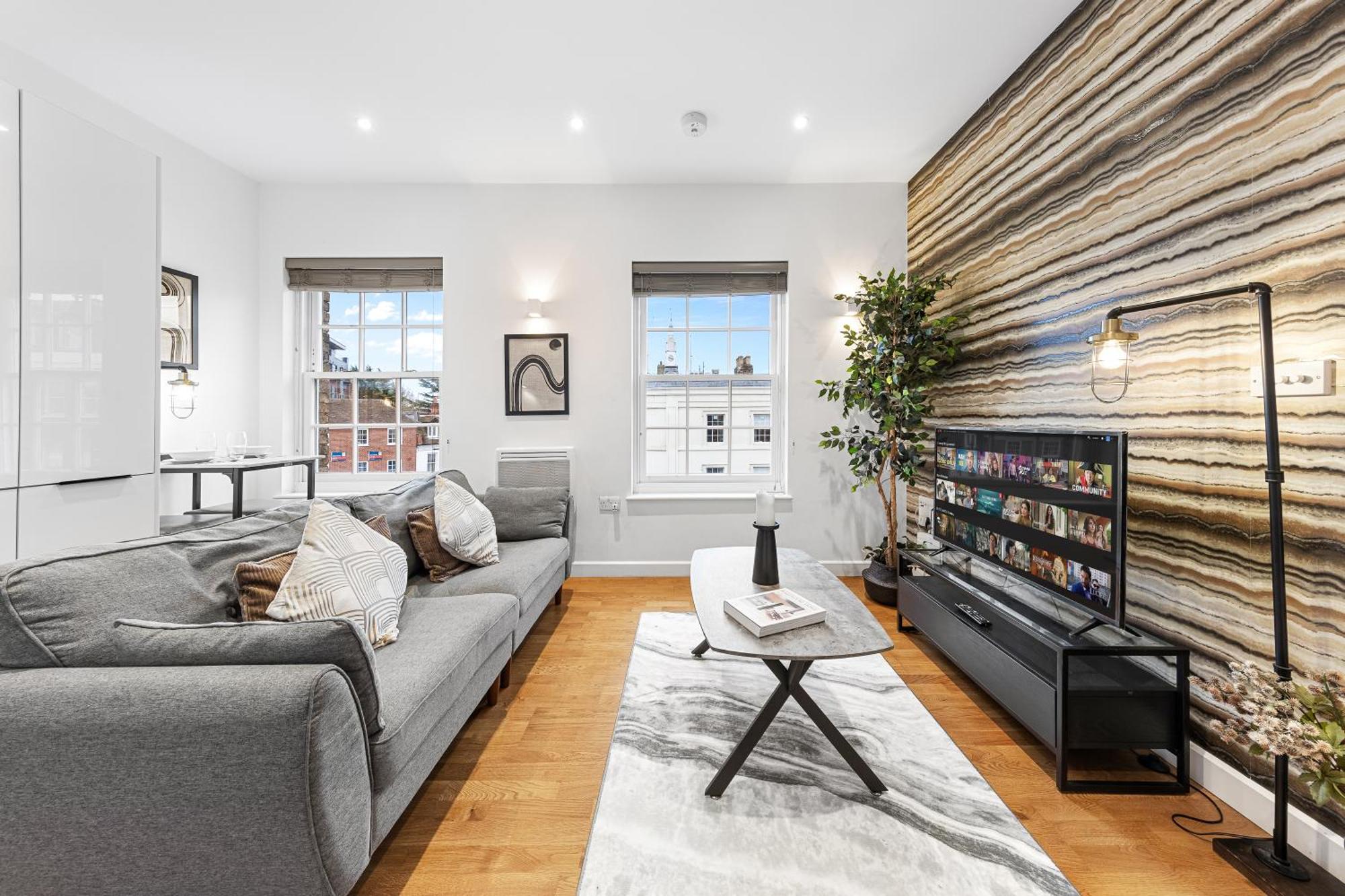 Modern One Bedroom Flat - Near Heathrow, Windsor Castle, Thorpe Park - Staines Tw18 Londra