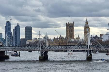 Modern One Bedroom In Ealing Common Apartment *