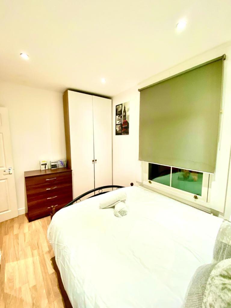 One Bedroom Queen's Park In Lejlighed