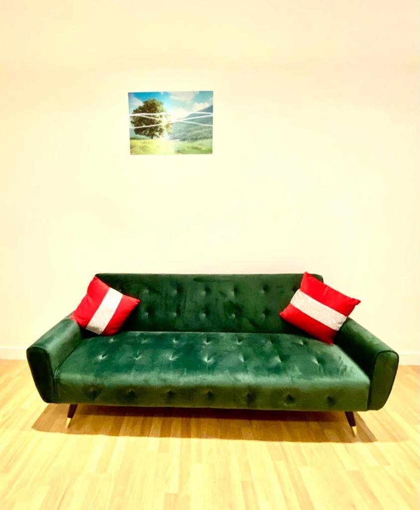 One Bedroom Queen's Park In Lejlighed London