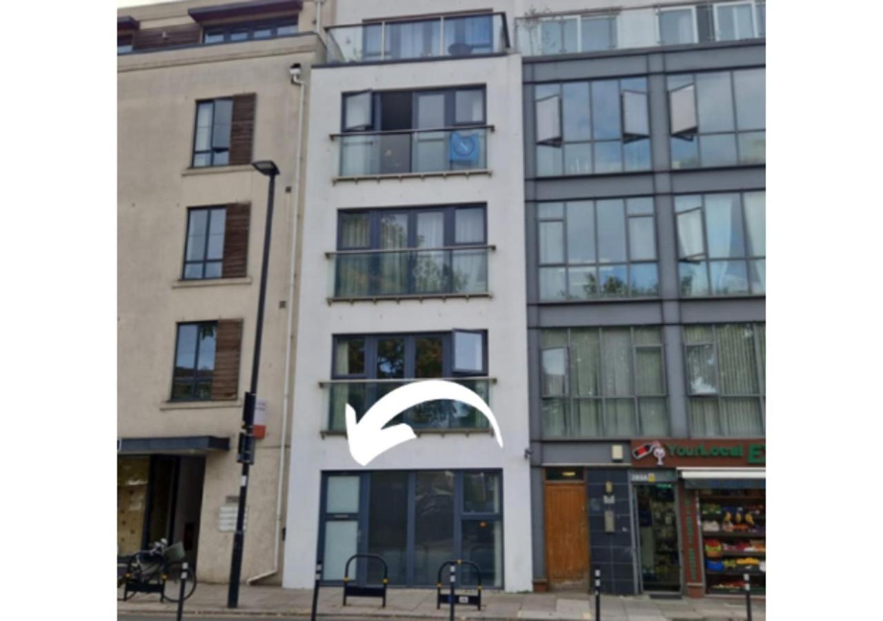 Modern Flat Near Highbury & Islington Station * London