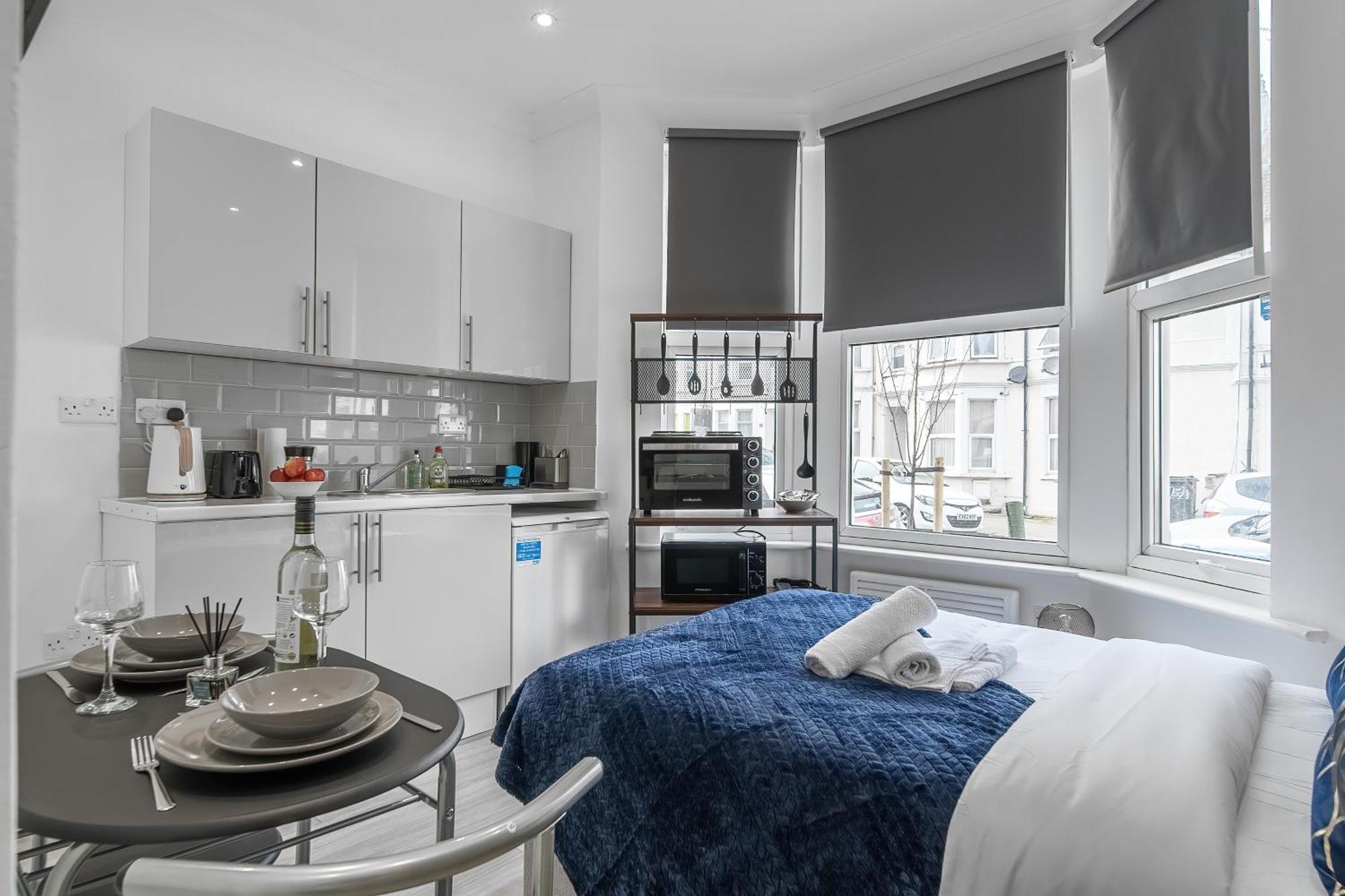 Modern Studio By Livestay Short Lets & Serviced * Londra