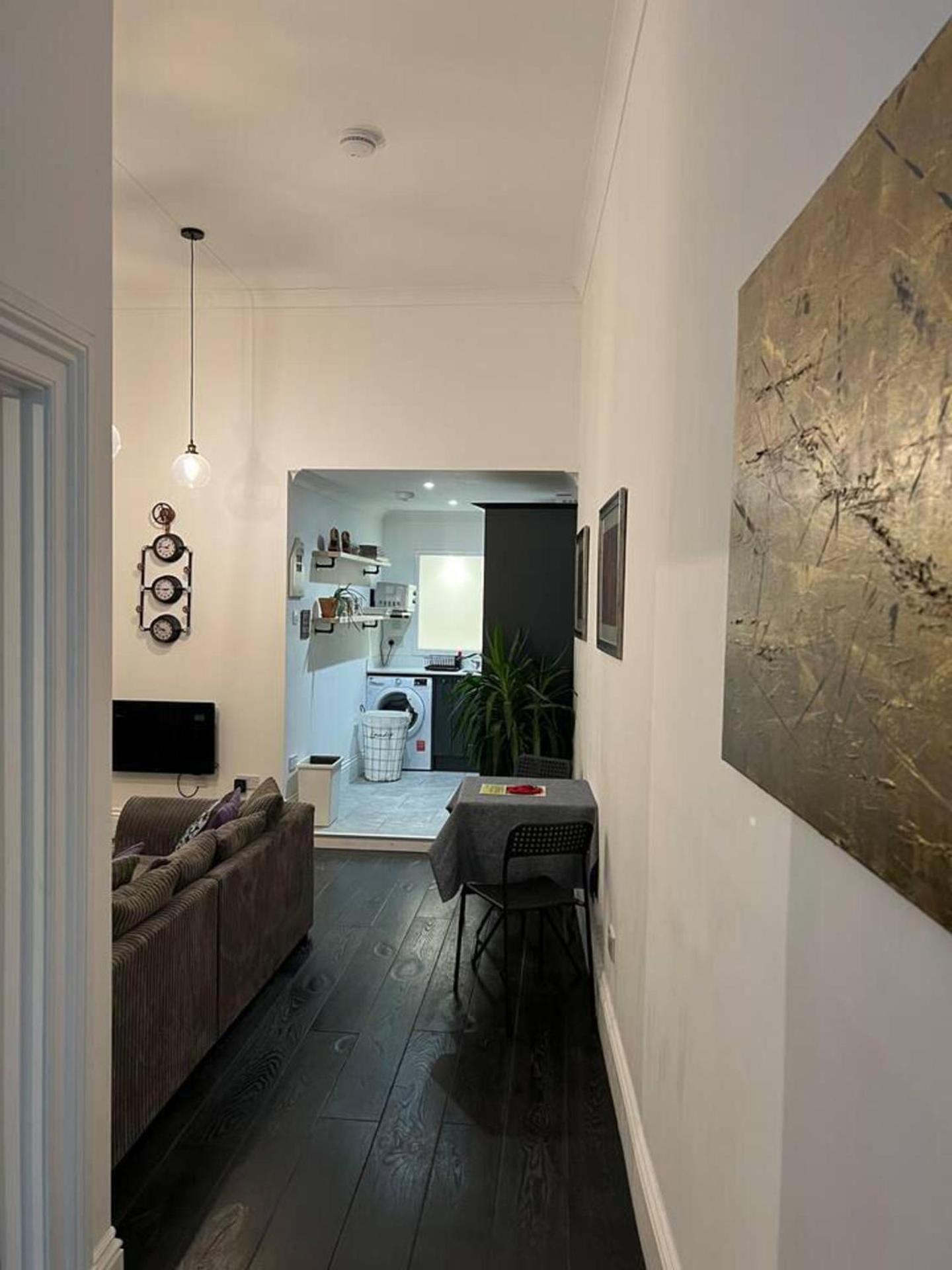 Modern And Spacious 2 Bedroom Flat Near Shoreditch * Londen