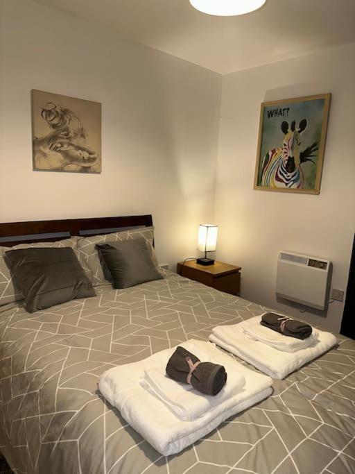 Entire Flat In Ealing Londra
