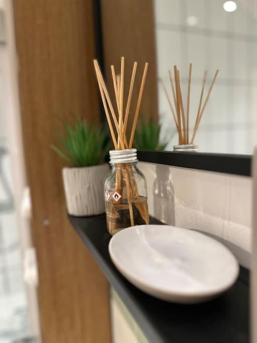 Entire Flat In Ealing Appartamento *