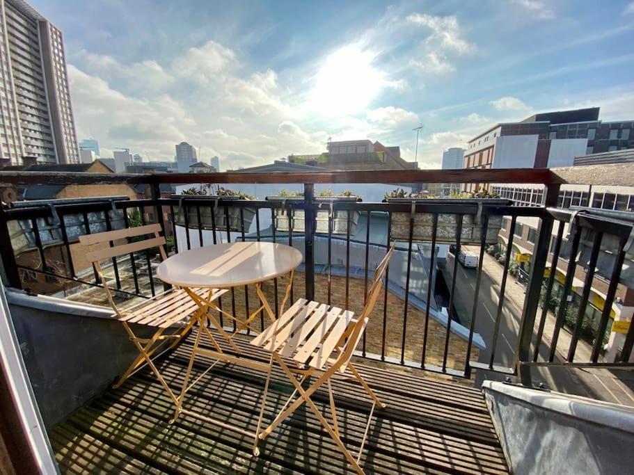 Modern & Bright Penthouse In Angel *
