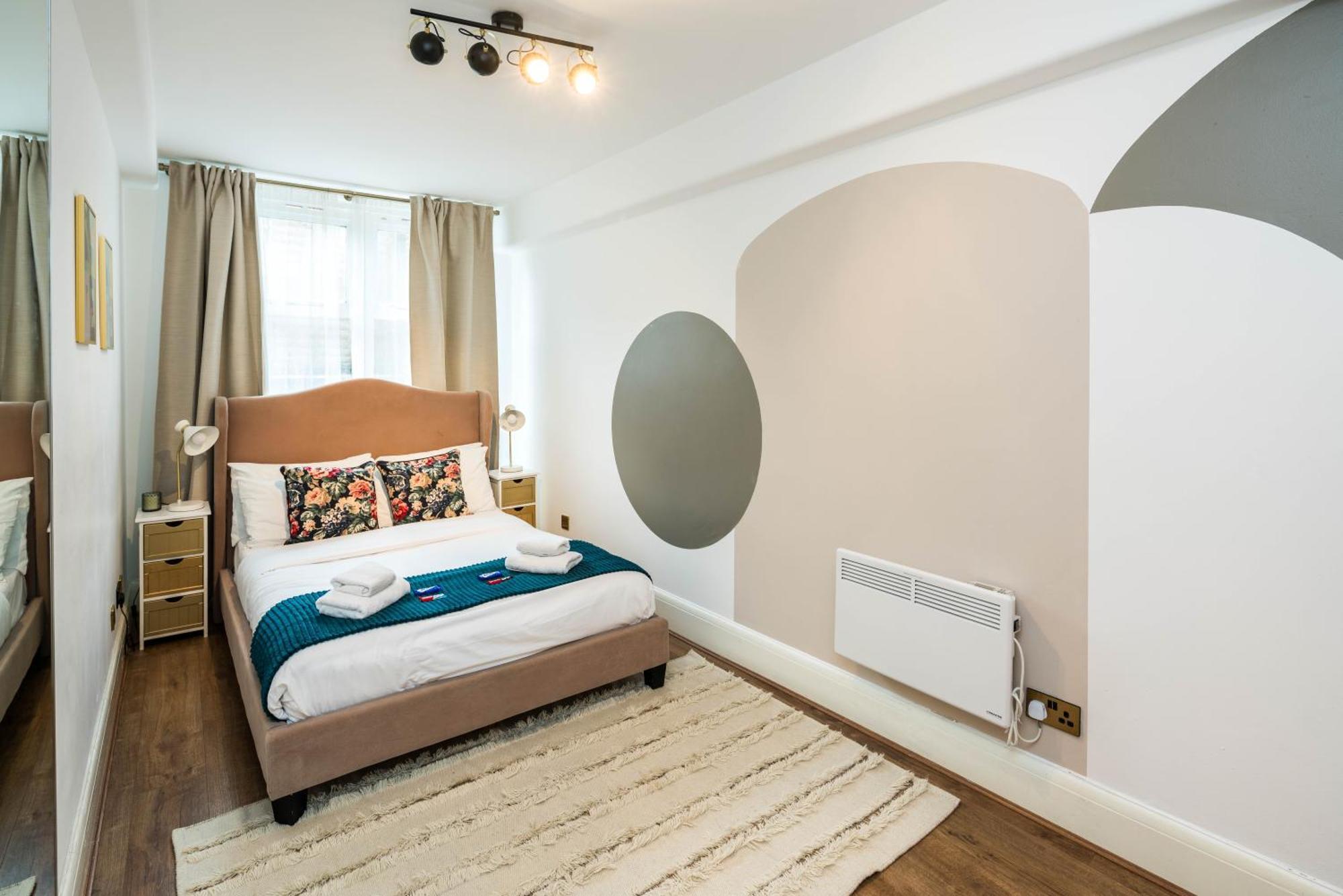 Charming Spacious 2br Flat Near Station Parking * London