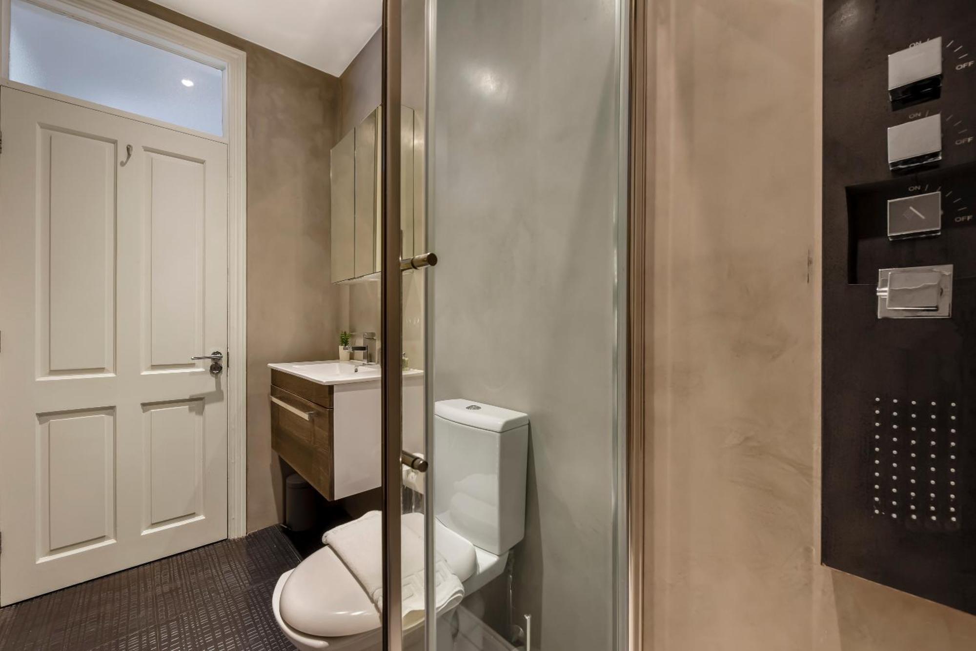 The West Kensington Collection Apartment *