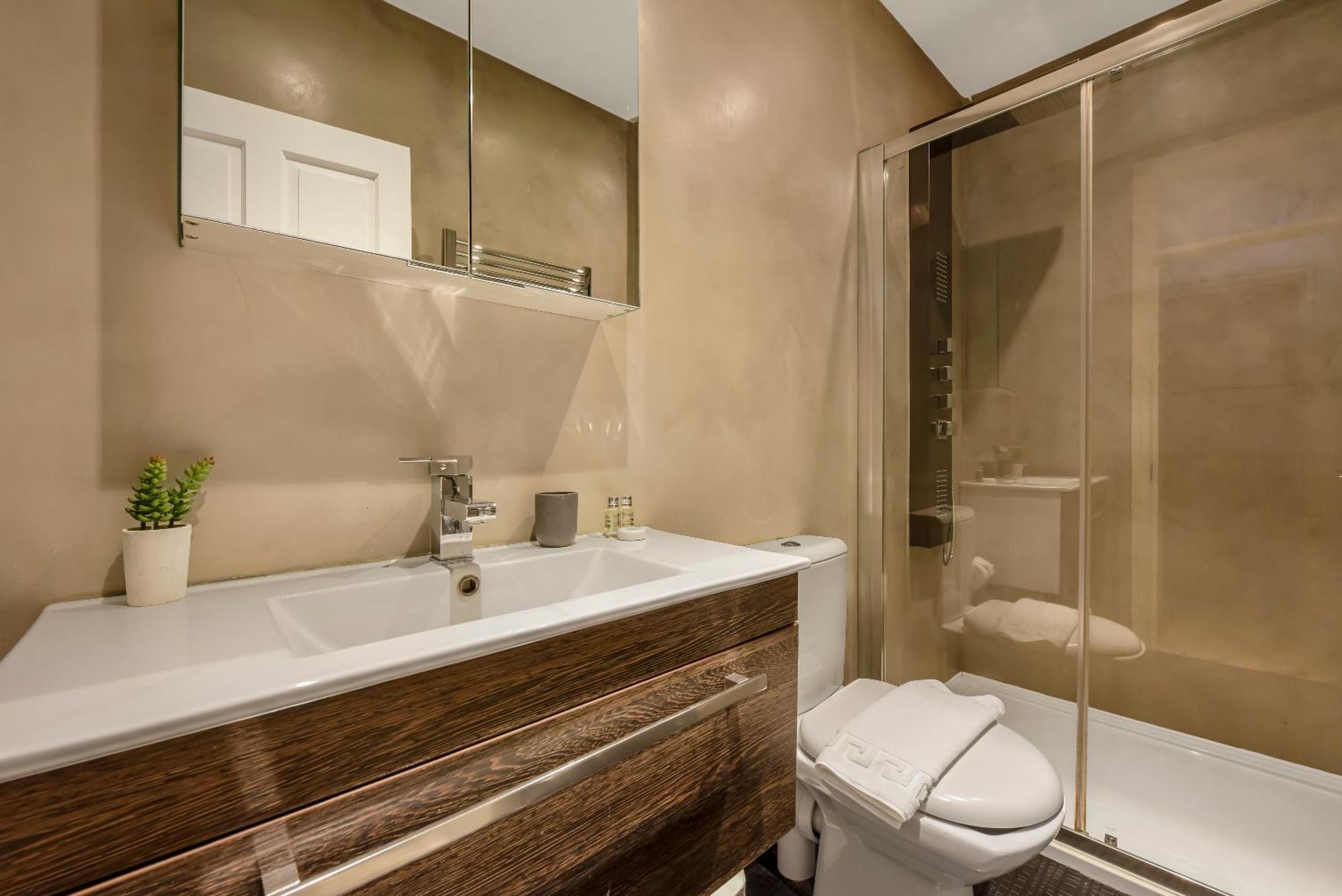 The West Kensington Collection Apartment *