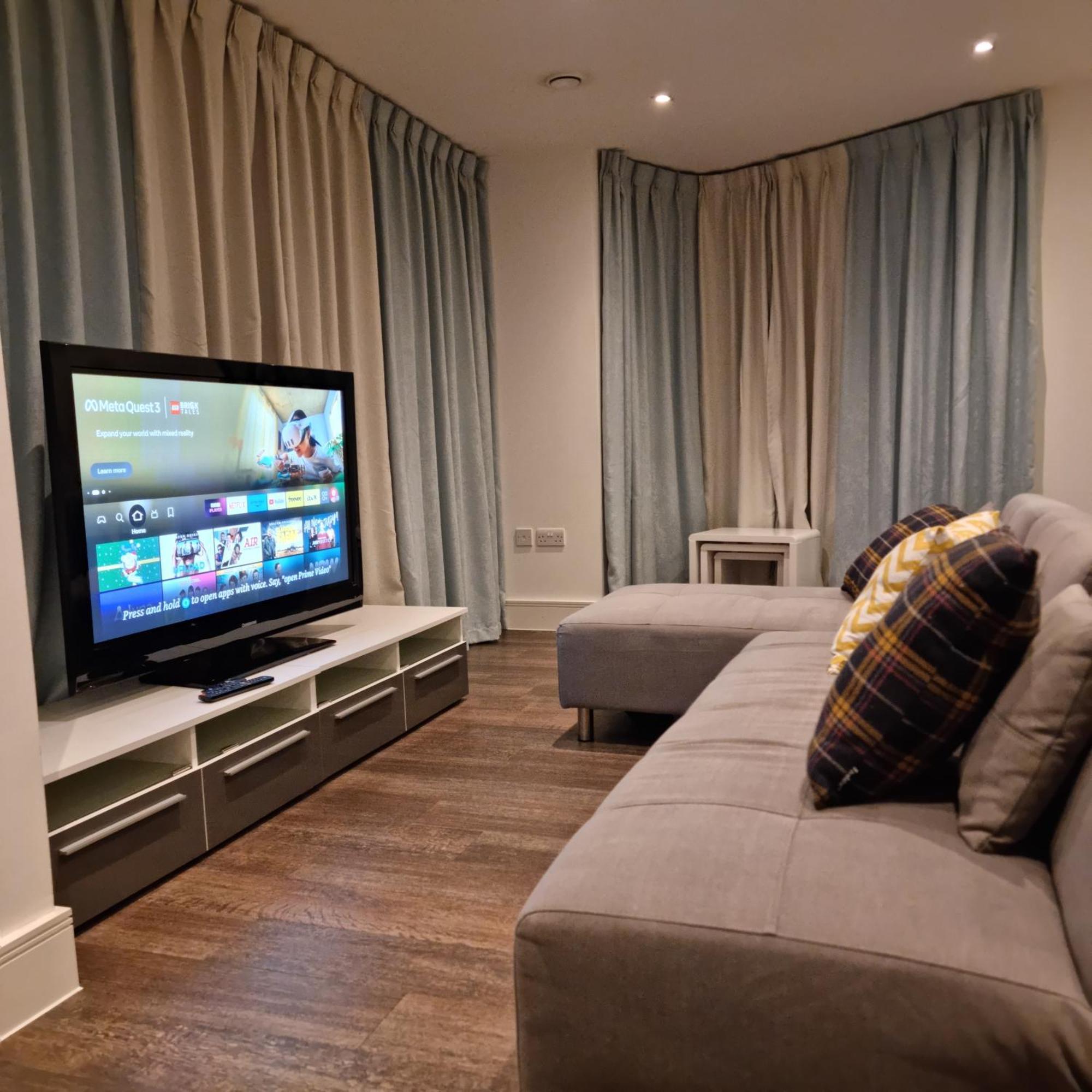 Charming & Large 1-bedroom In The Heart Of