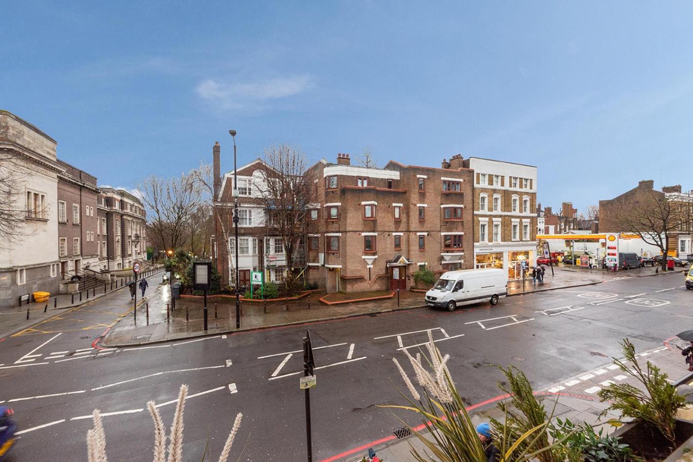 Modernised 1 And 2 Bedrooms Option Terrace And Balcony High Street