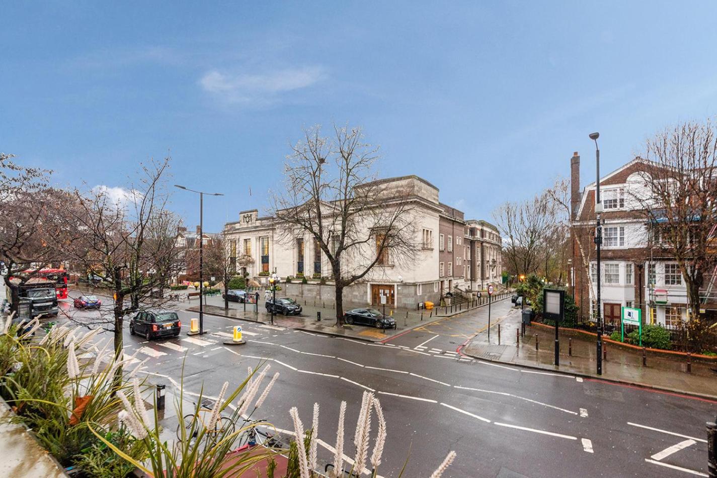 Modernised 1 And 2 Bedrooms Option Terrace And Balcony High Street *