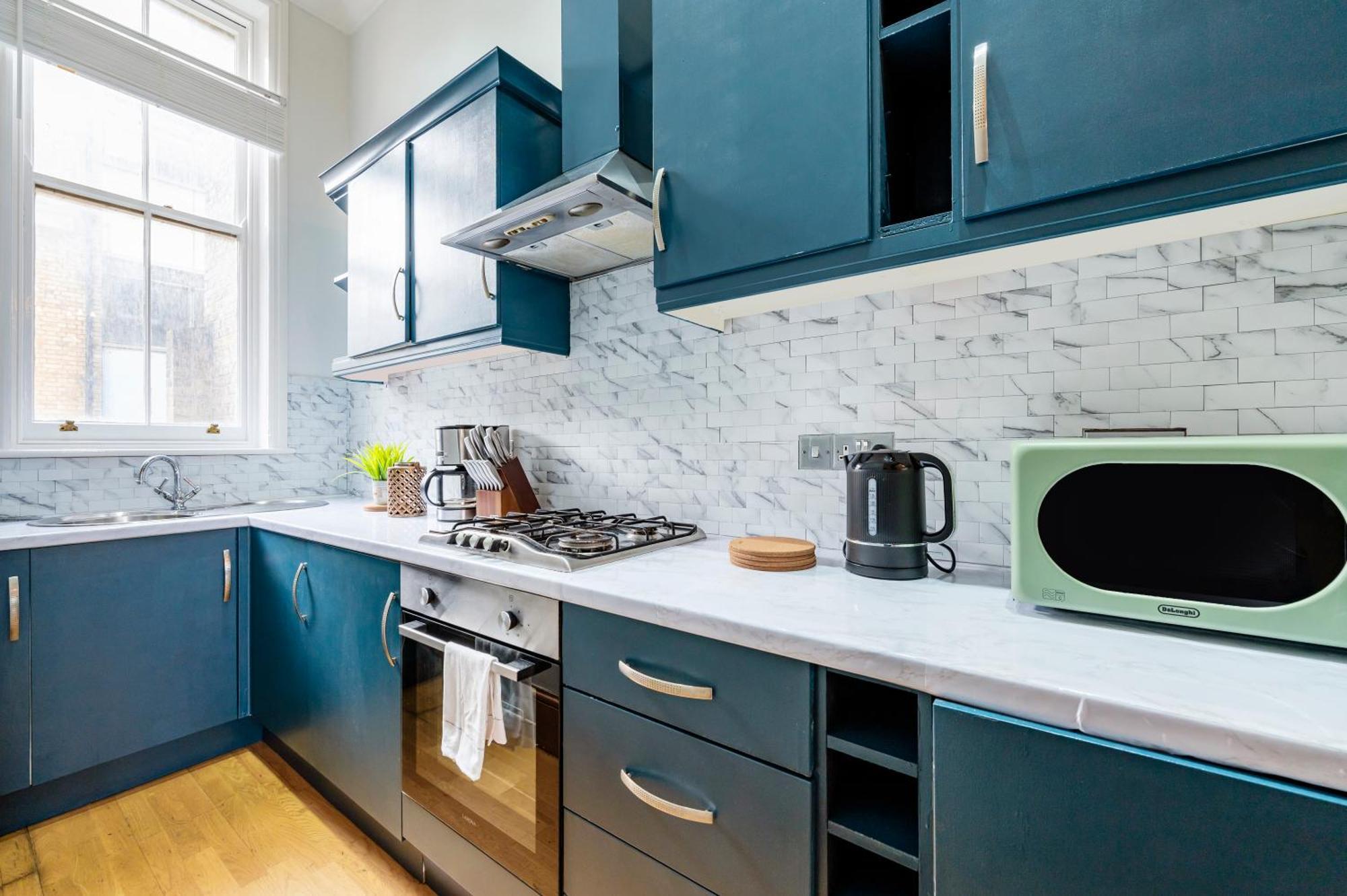 2 Bedroom In Center Of *