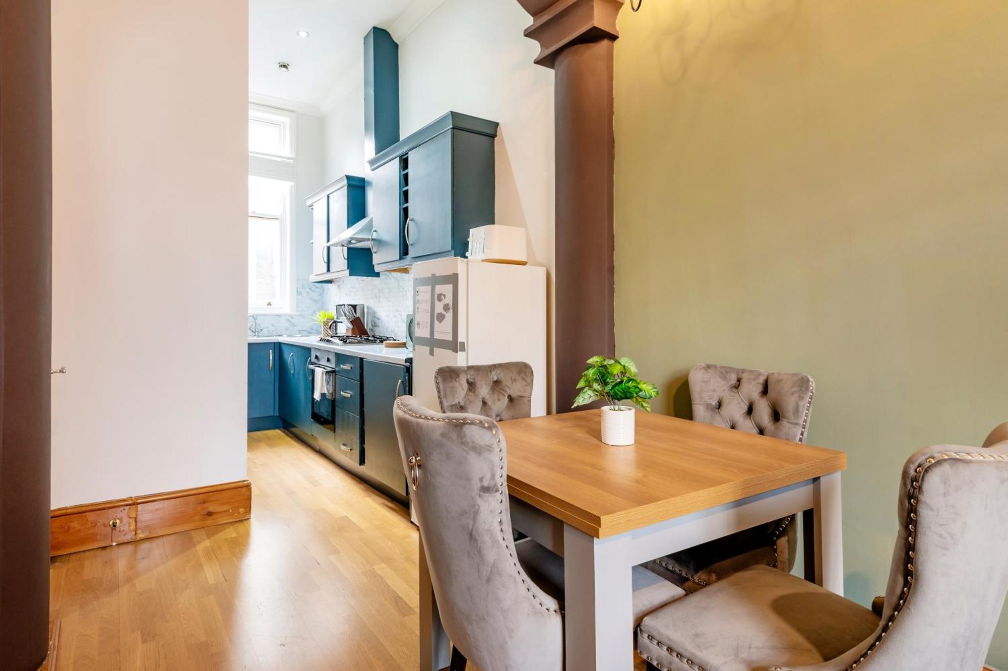 Apartment 2 Bedroom In Center Of *