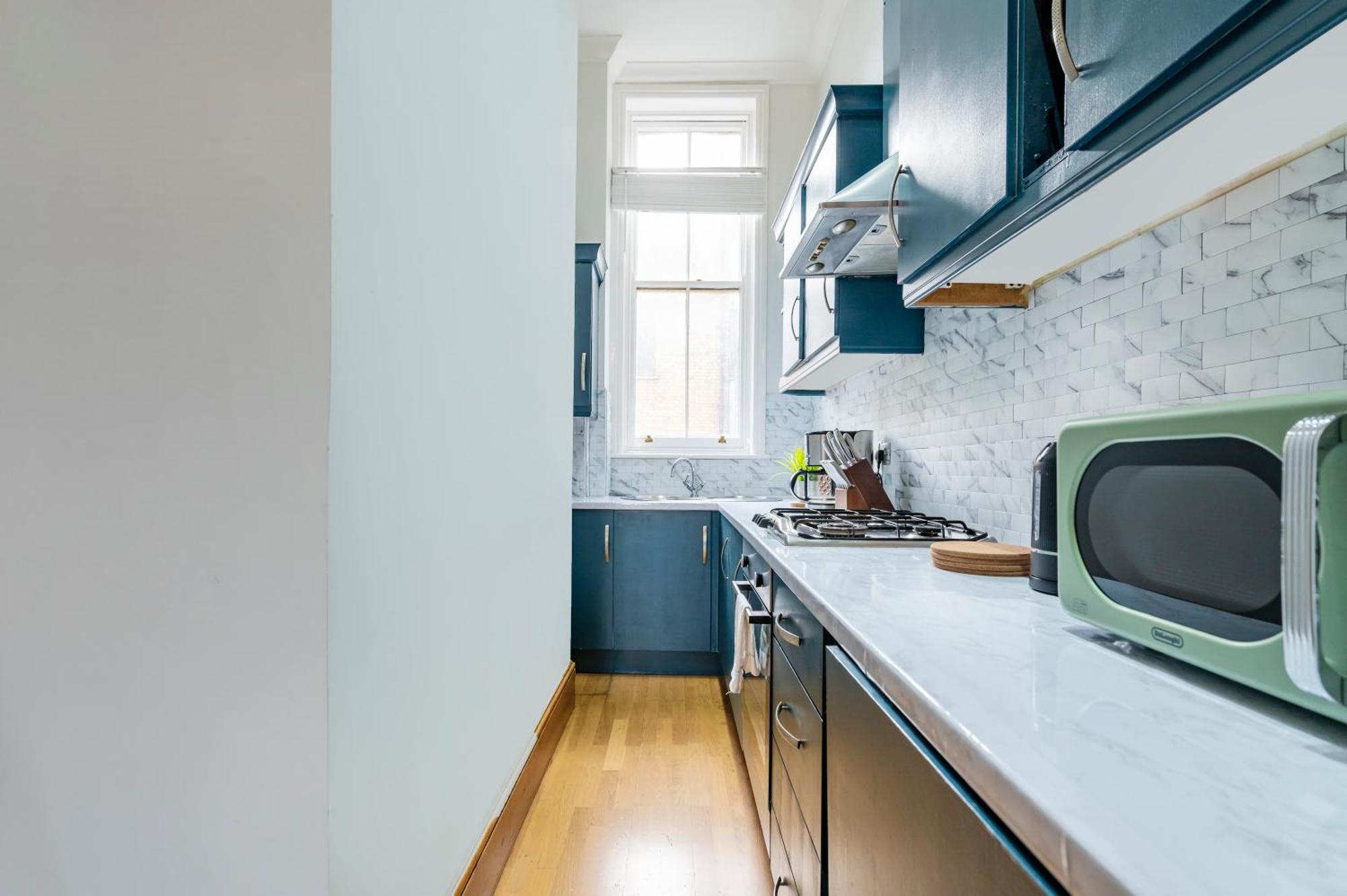 2 Bedroom In Center Of *