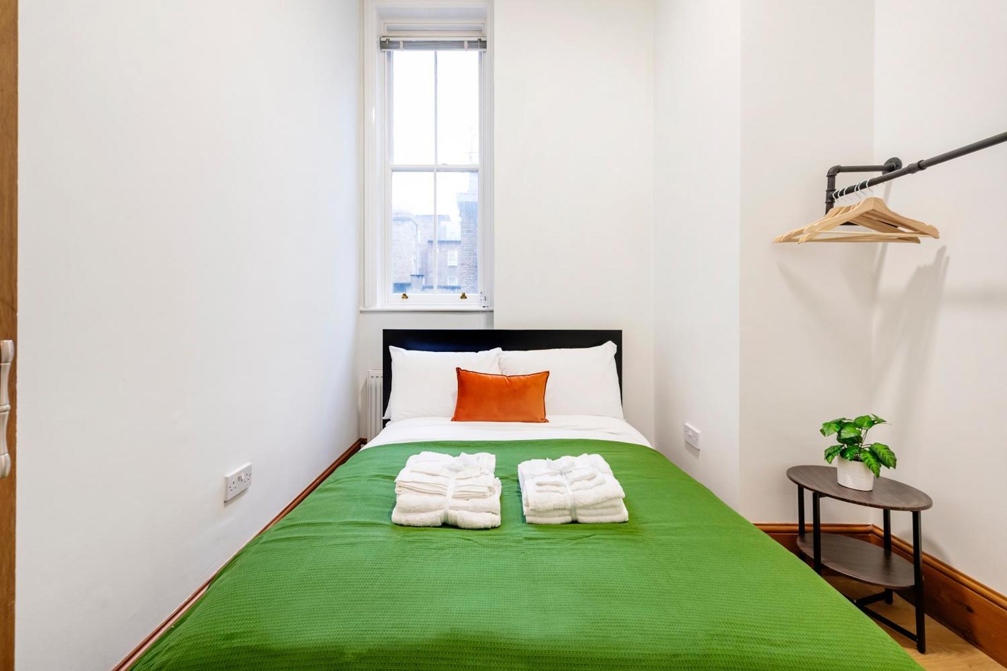 2 Bedroom In Center Of * London