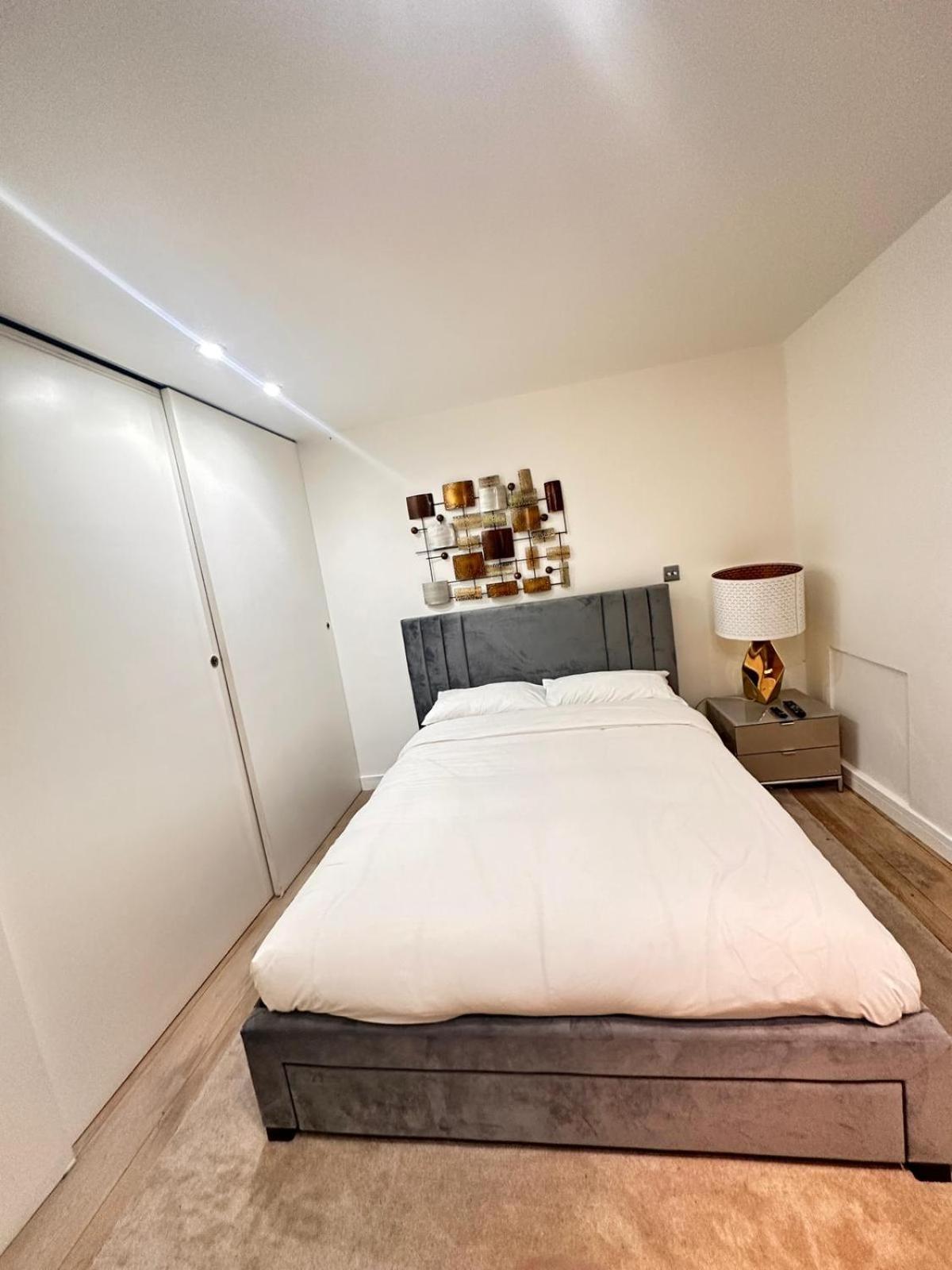 Spacious Flat - 2bhk Leilighet *
