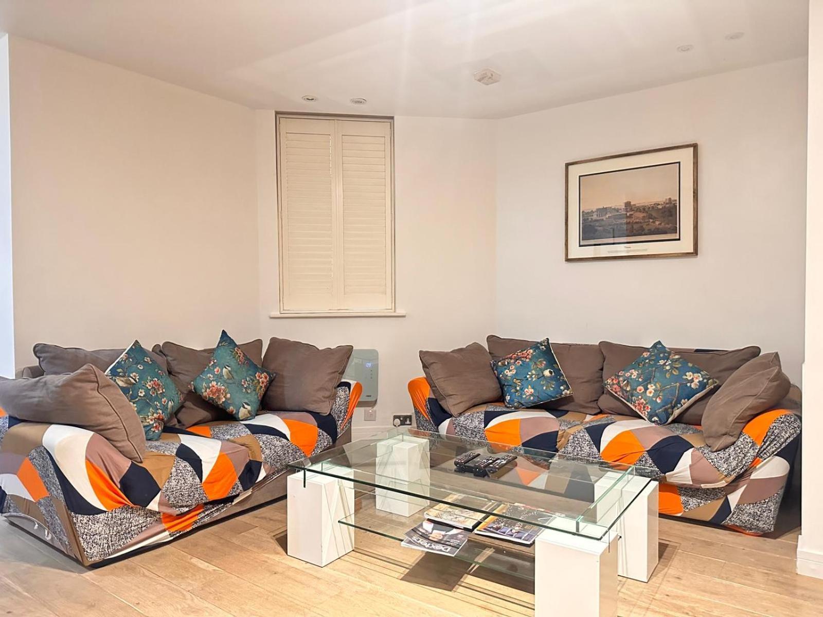 Leilighet Spacious Flat - 2bhk London