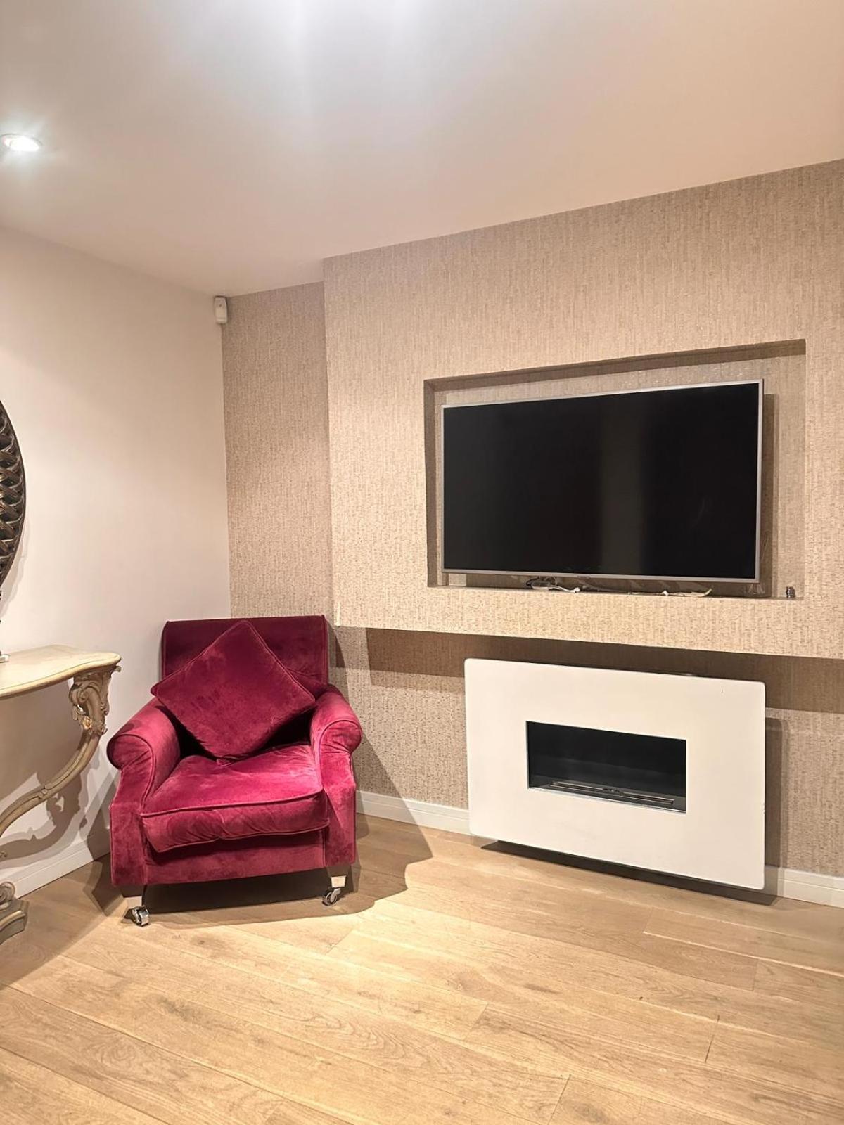 Spacious Flat - 2bhk * London